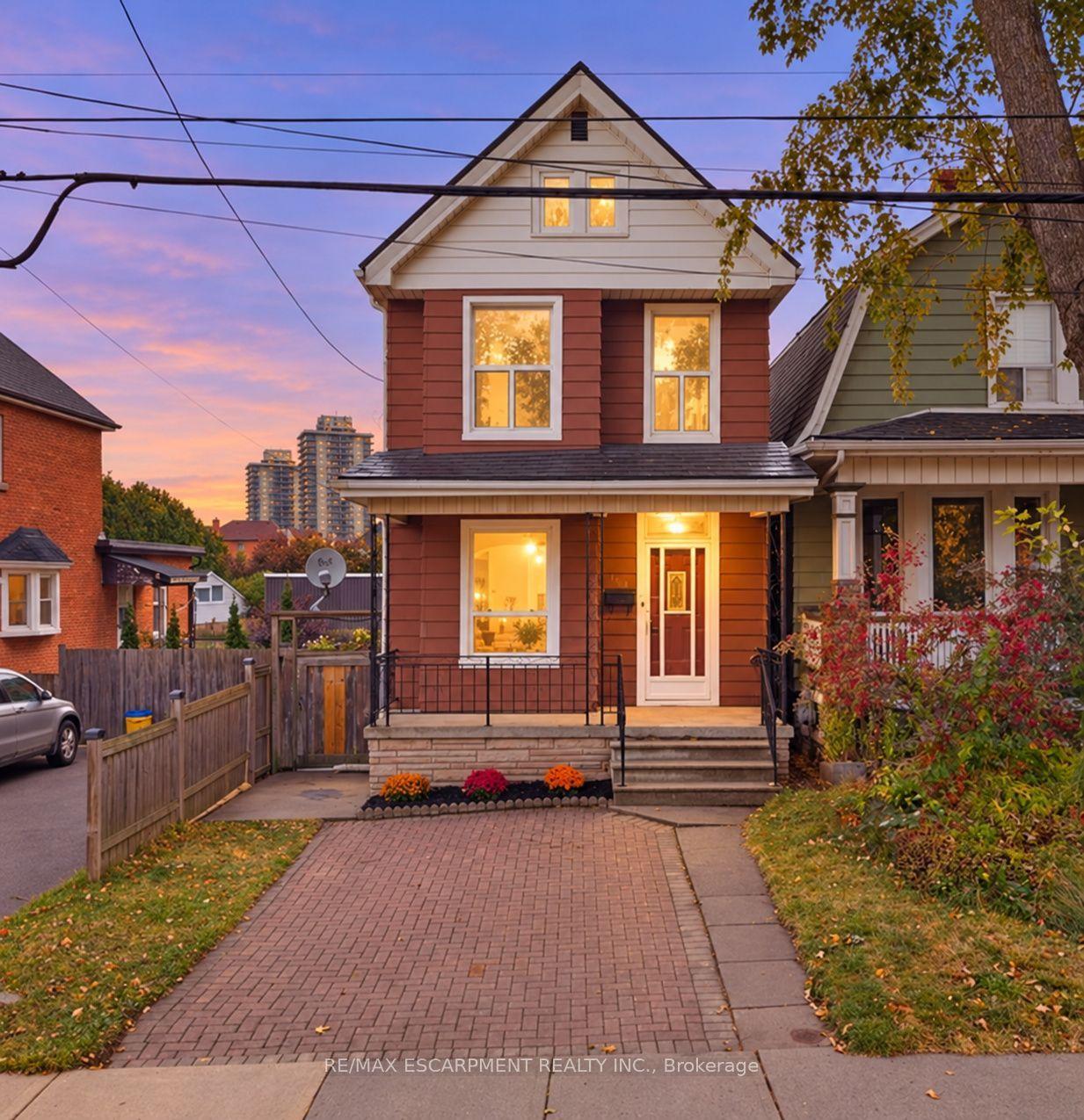 109 Macaulay Street E, Hamilton — Detached for sale, photo 1