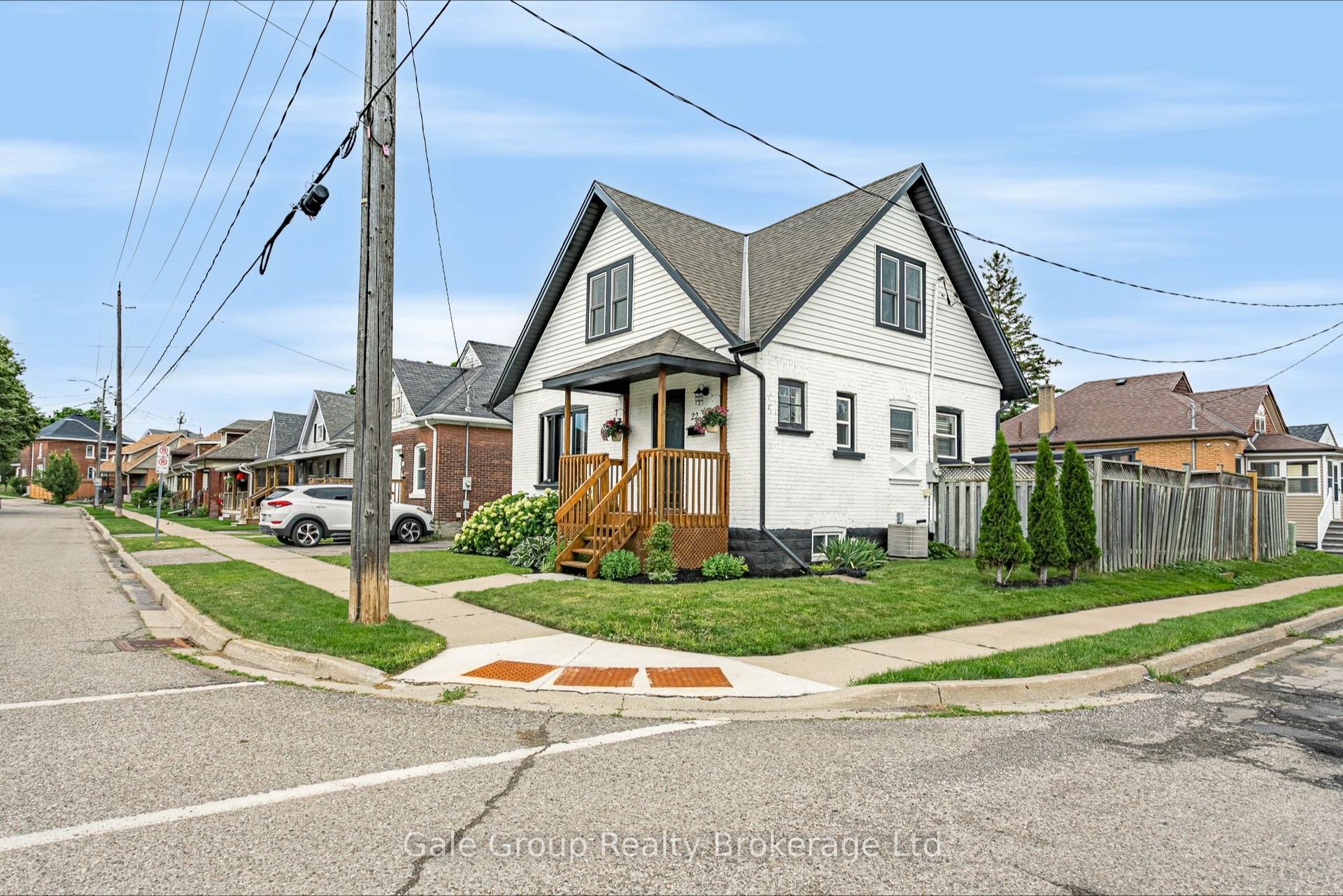 22 Strathcona Avenue — photo 1