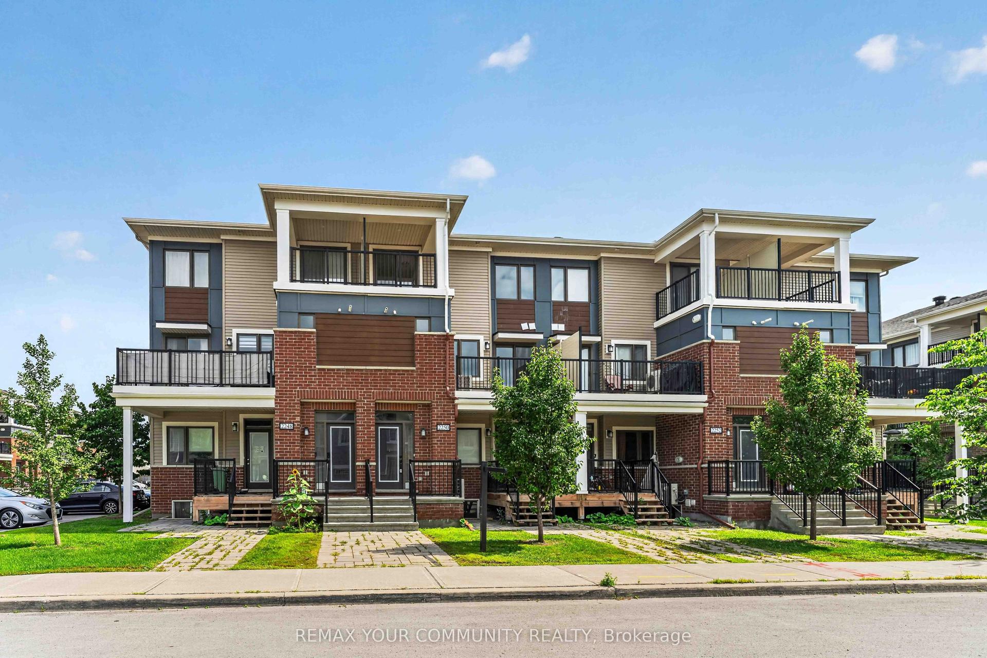 2250 Watercolours Way, Barrhaven — Condo Town for lease, photo 1