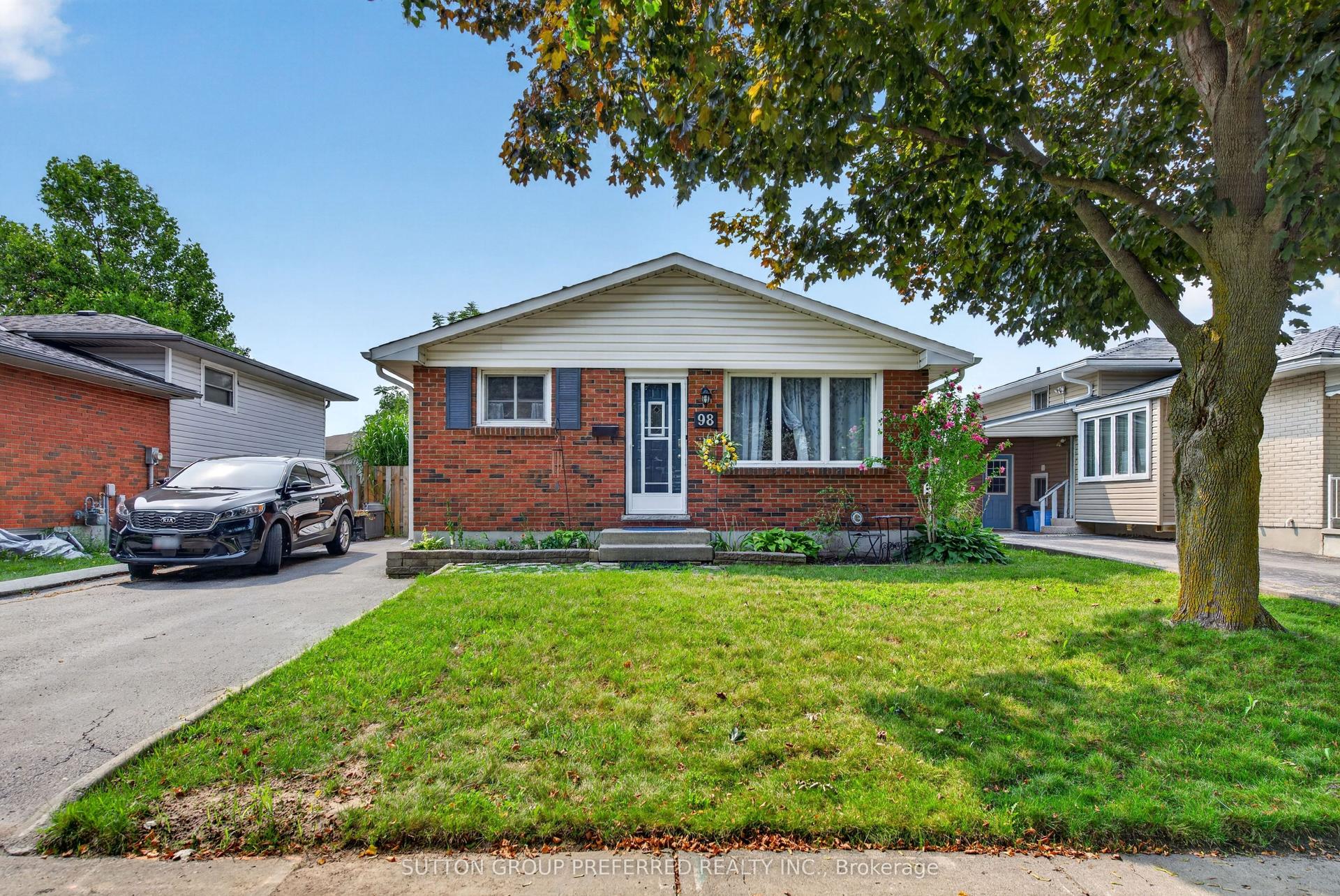 98 Surrey Crescent, London South — Detached for sale, photo 1