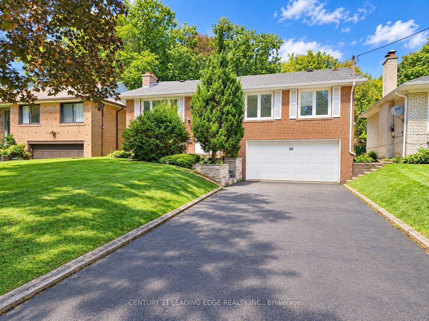 39 Sumner Heights Drive, Toronto — Detached for sale, photo 1