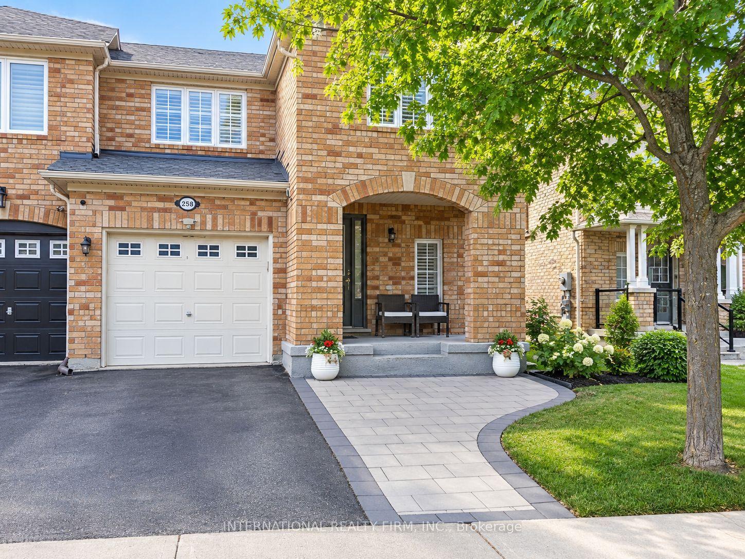 2588 Valleyridge Drive, Oakville — Townhouse for lease, photo 1