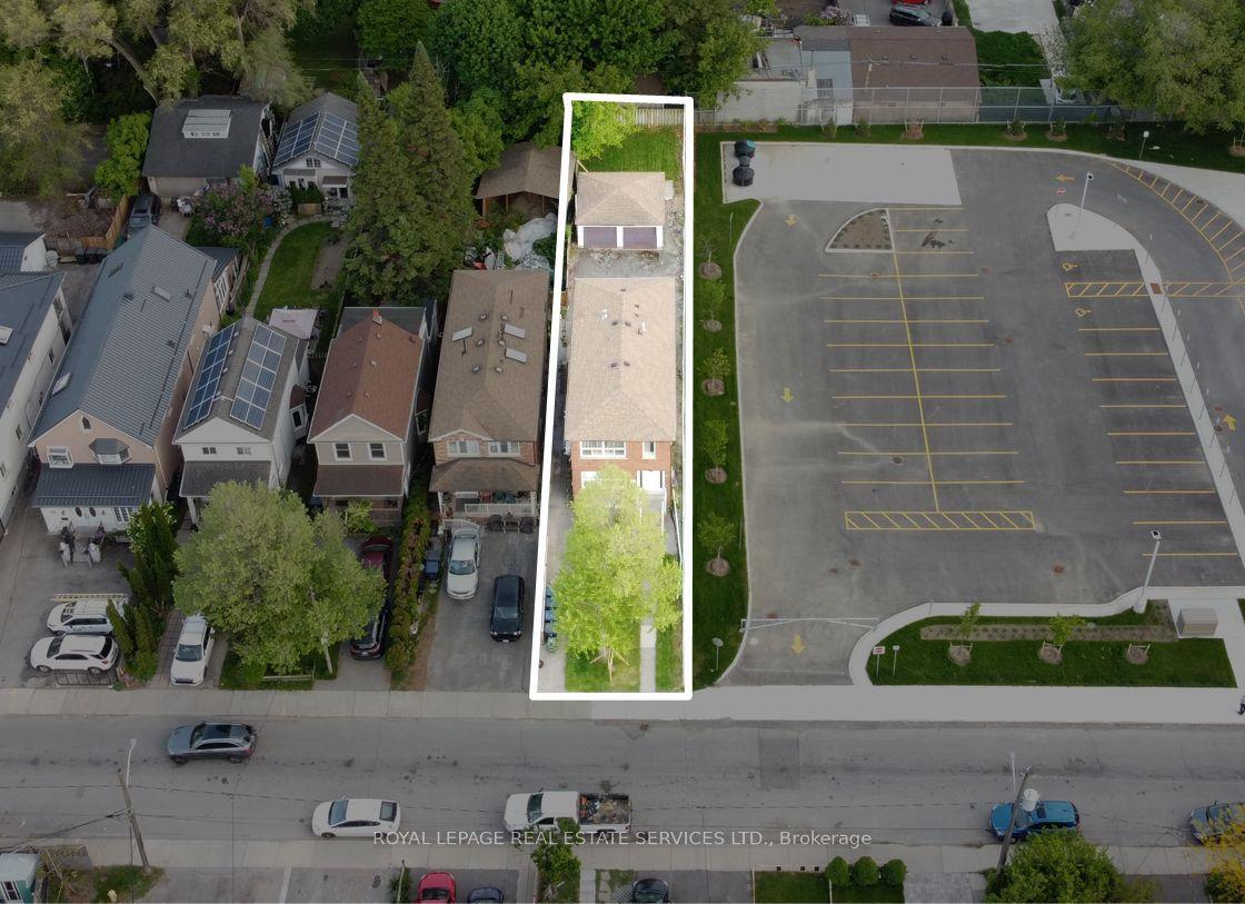 11 Dennis Avenue — photo 1