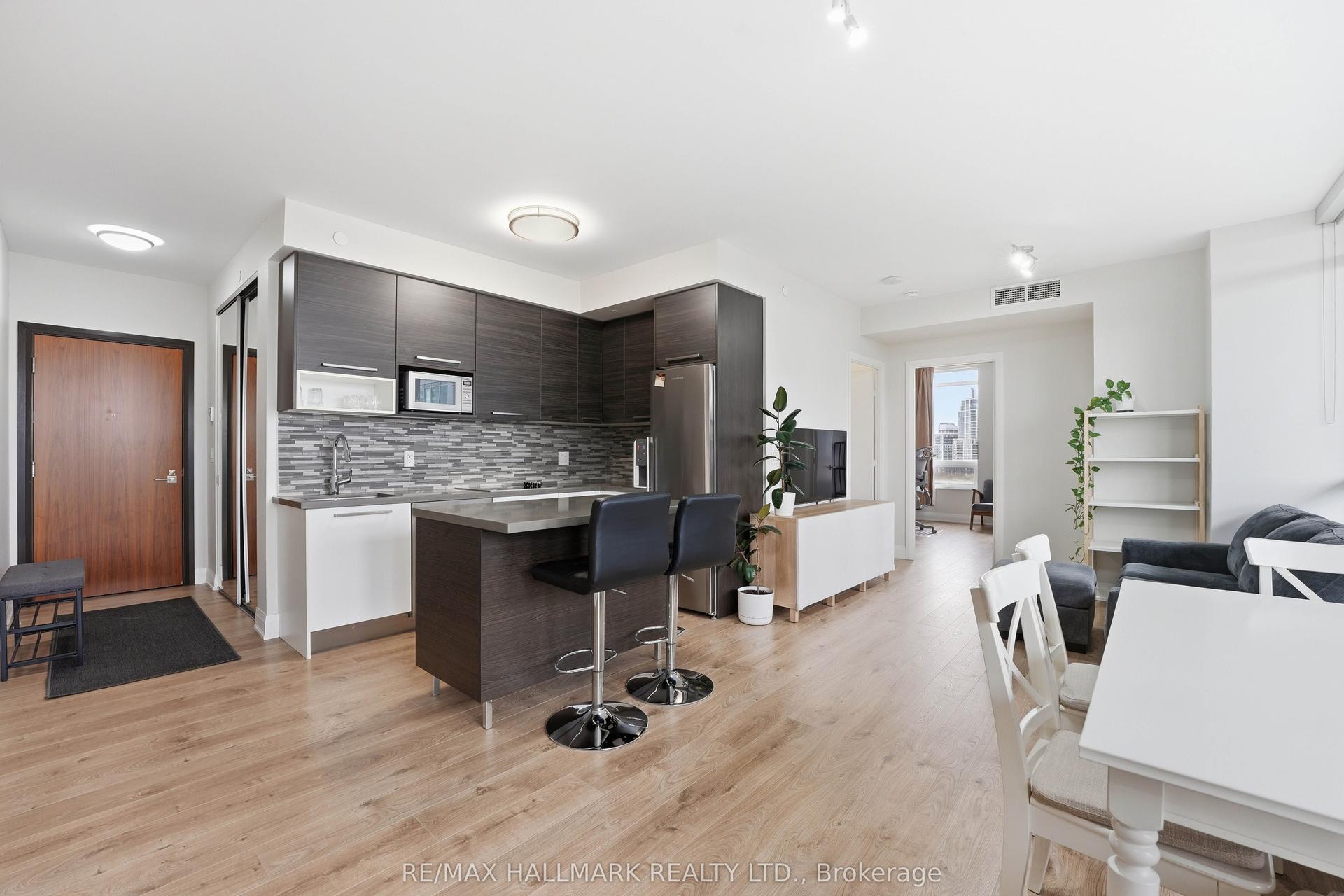 36 Park Lawn Road 710 #710 — photo 1