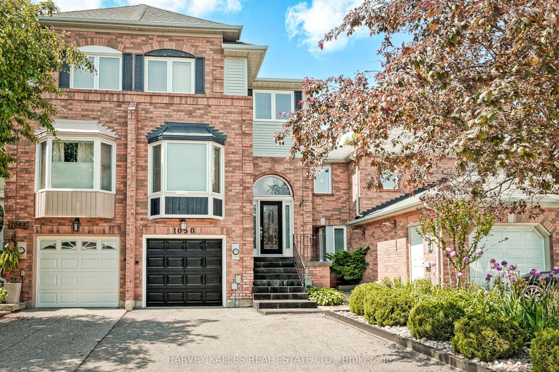 1050 Lindsay Drive — photo 1