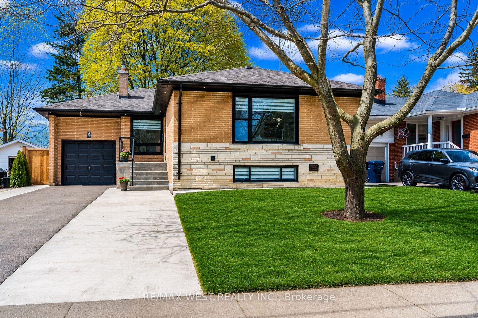 48 Lloyd Manor Road — photo 1
