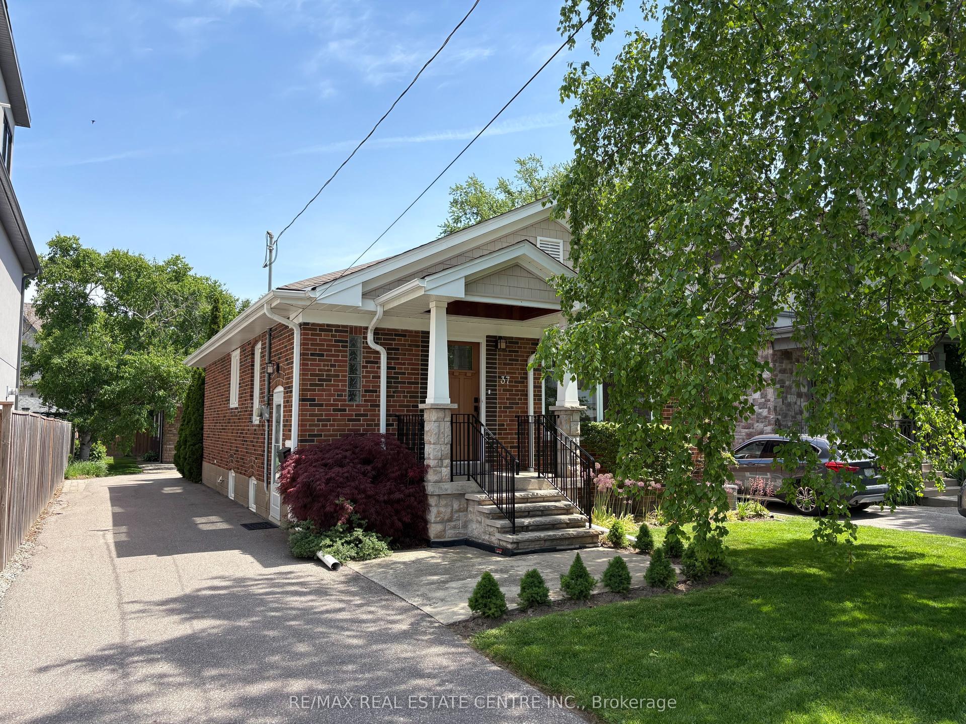 37 Maple Avenue N — photo 1