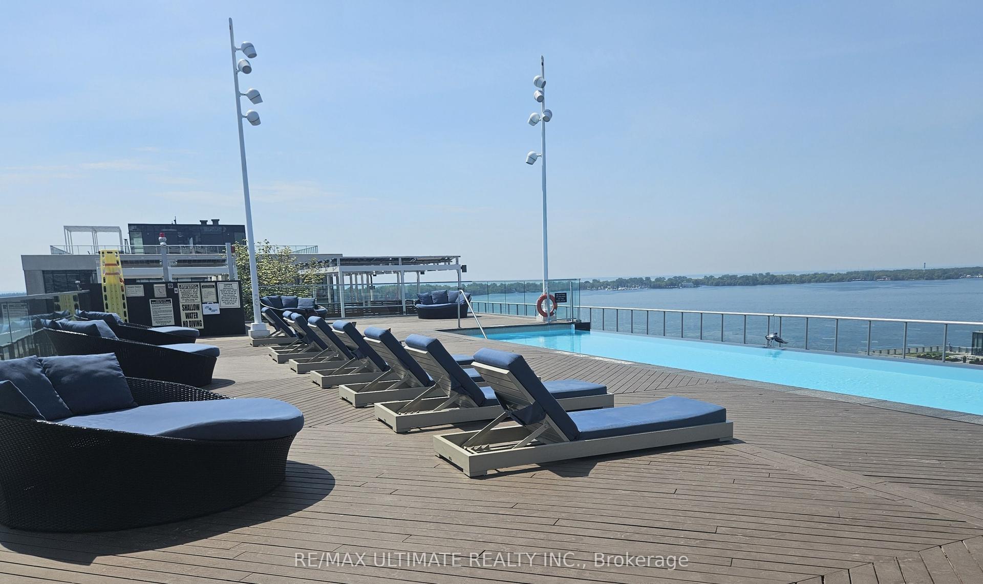 15 Merchants' Wharf N/A 703 #703 — photo 1