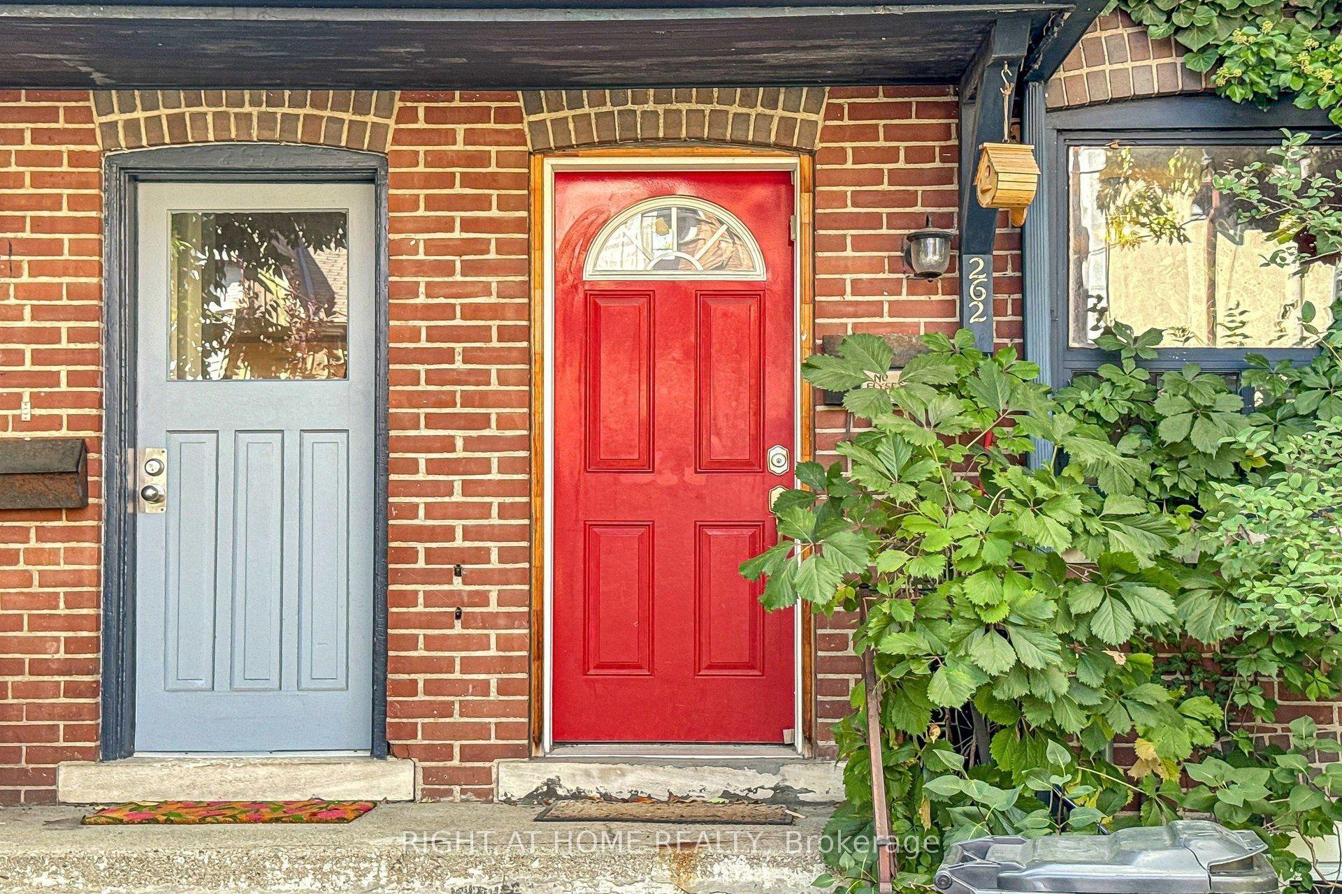 262 Lippincott Street, Toronto — Townhouse for sale, photo 1
