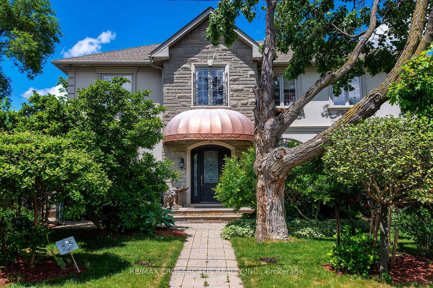 2 Bond Avenue — photo 1