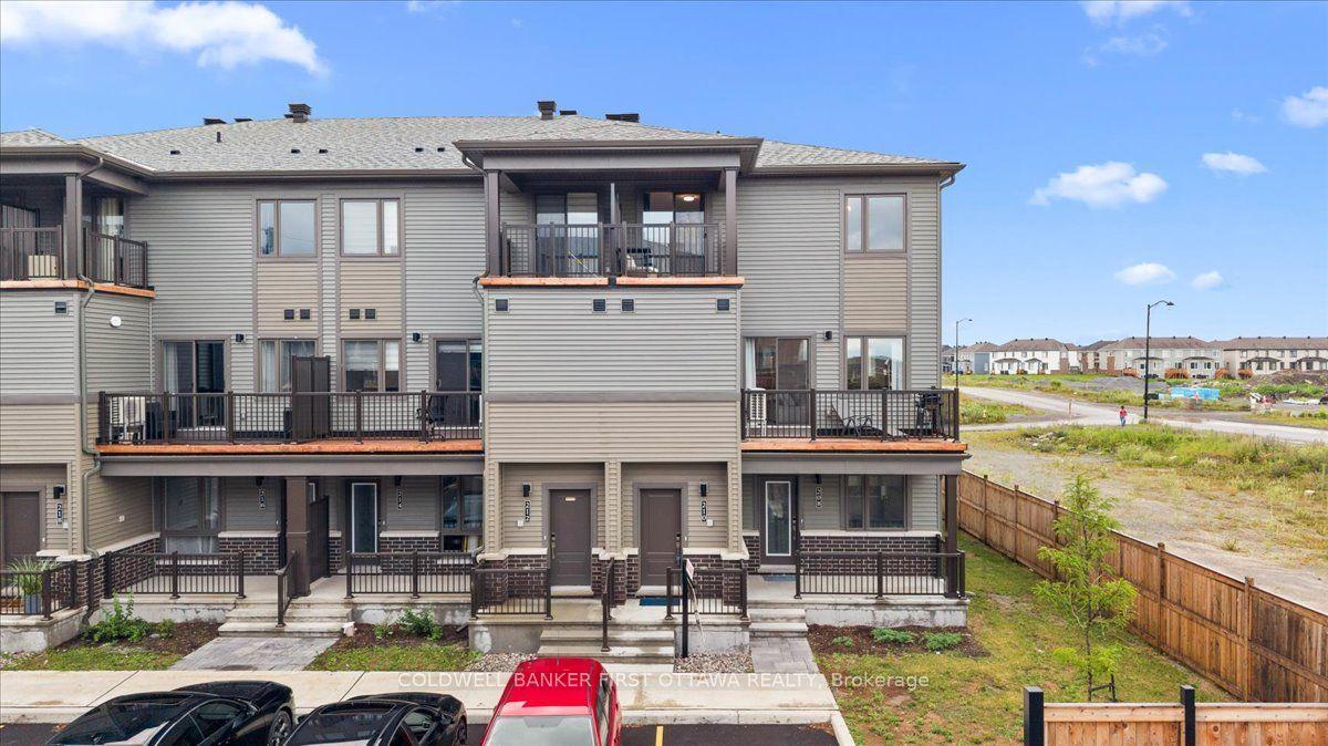 210 PARNIAN Private, Barrhaven — Condo Town for sale, photo 1