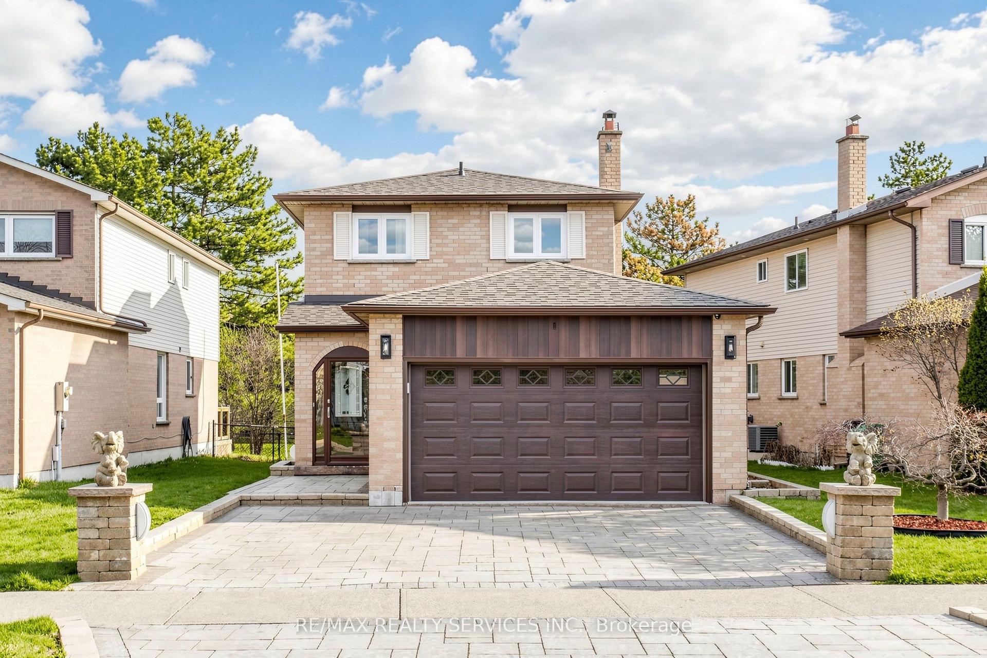 160 Newbridge Crescent — photo 1