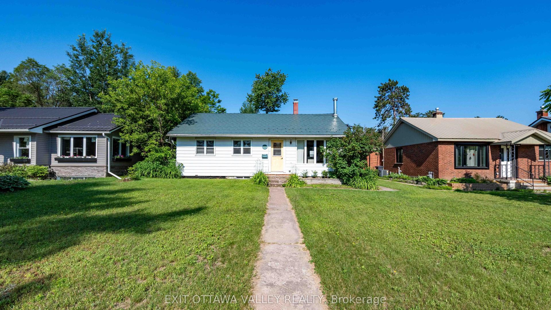 41 Huron Street, Deep River — Detached for sale, photo 1
