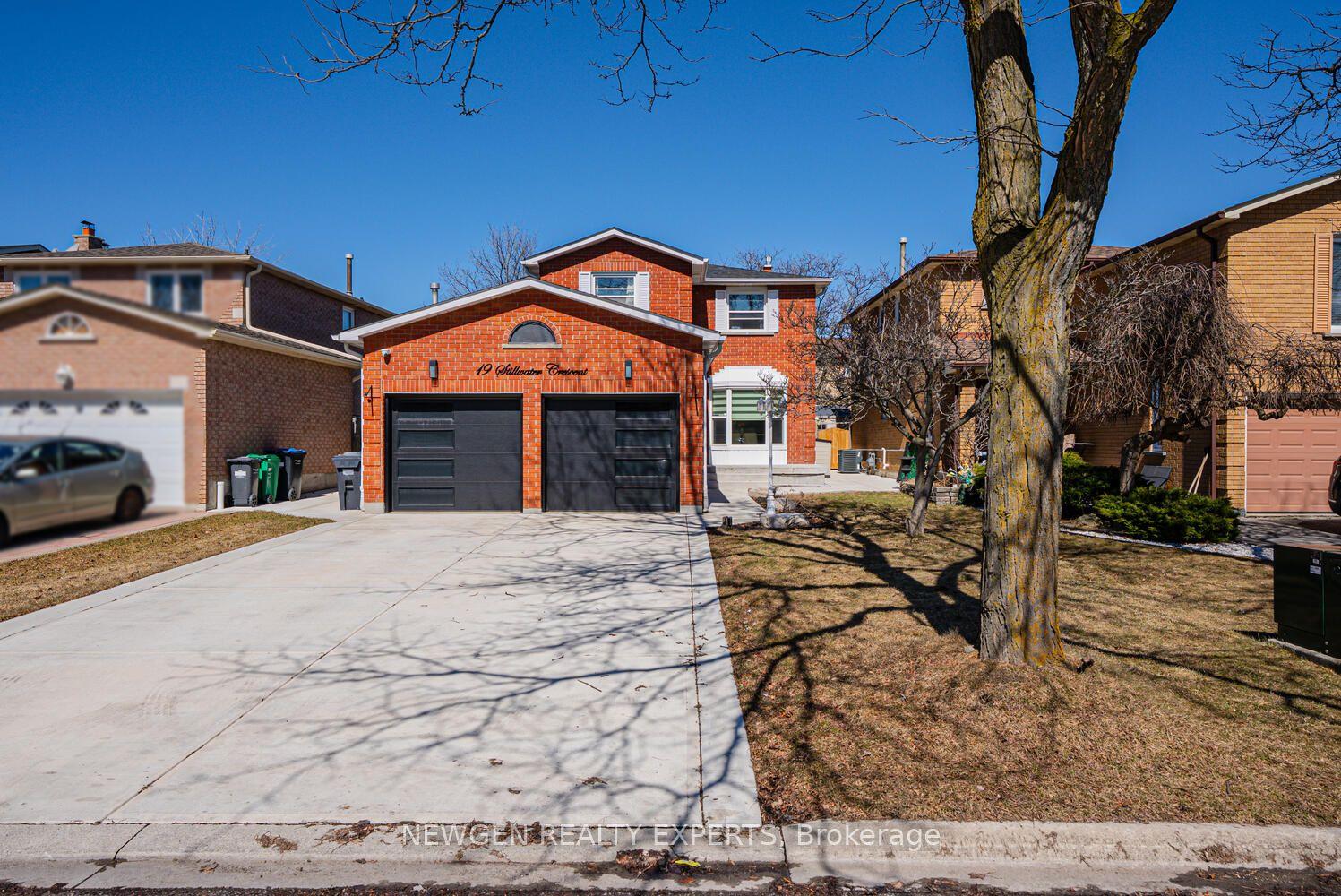 19 Stillwater Crescent — photo 1
