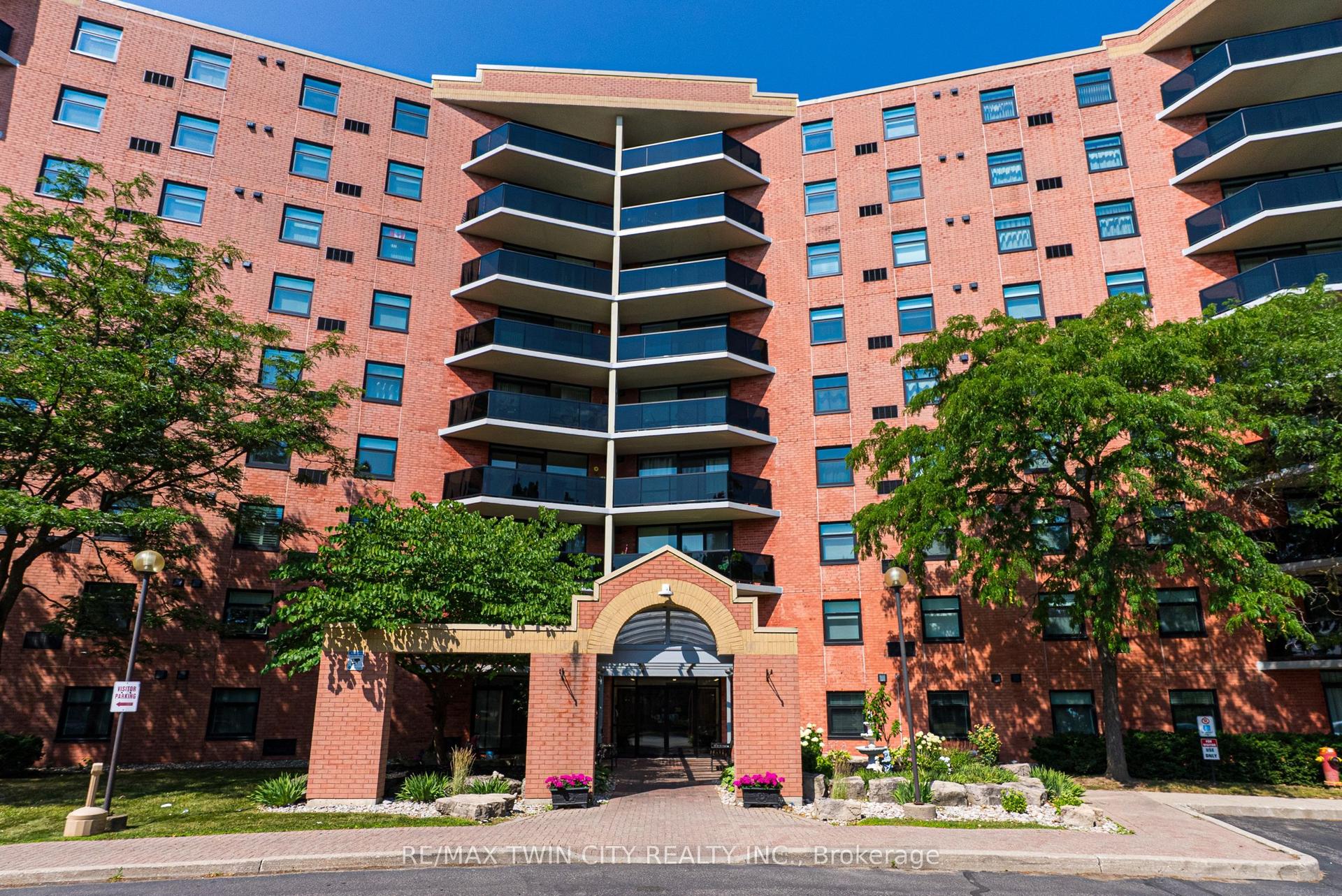 9 Bonheur Court 905 #905 — photo 1