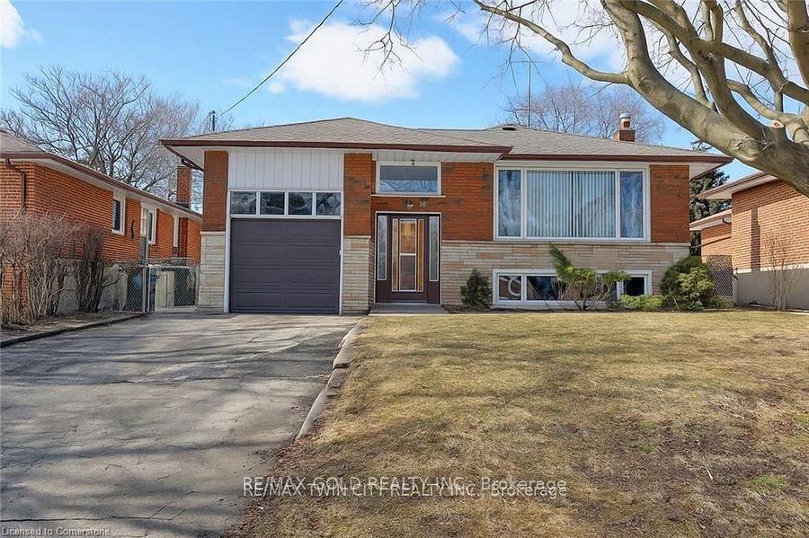 30 Moynes Avenue, Toronto — Detached for lease, photo 1