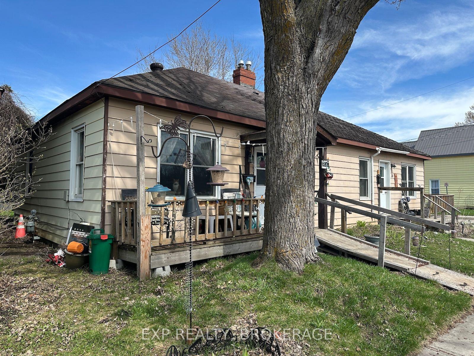16 LOUIS Street — photo 1