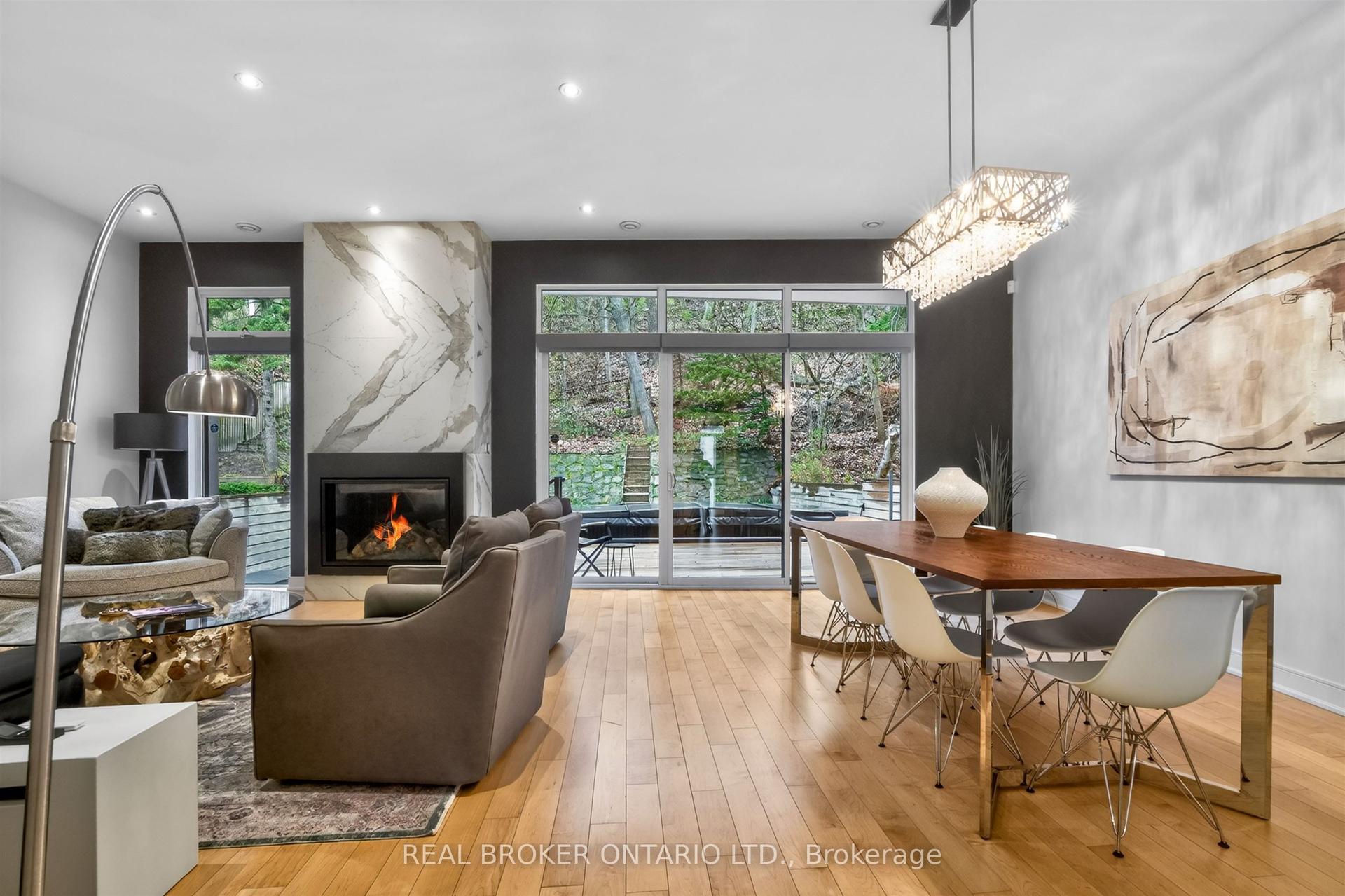 88 South Kingsway Way — photo 1