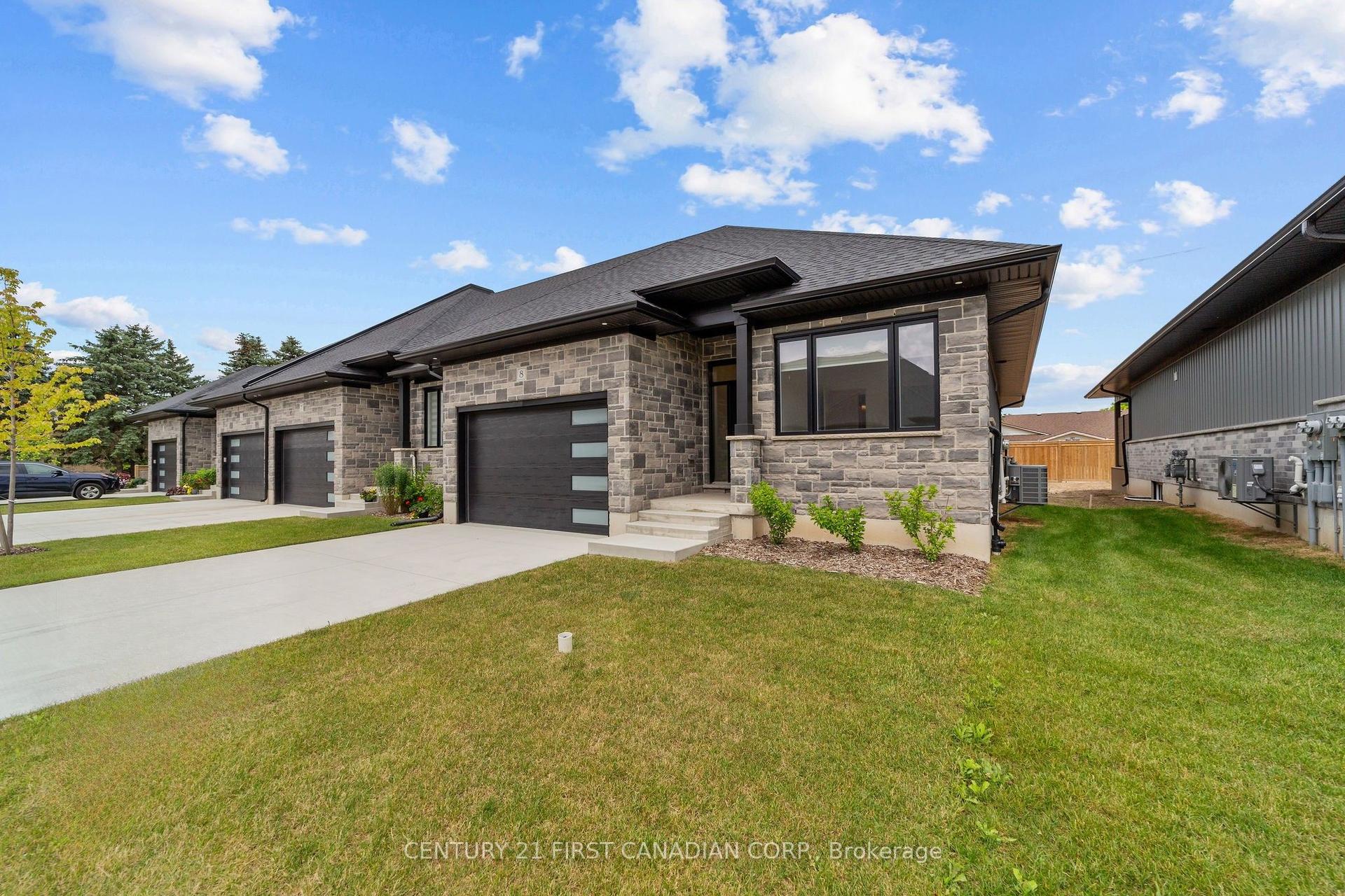 32 Postma Crescent 12 #12 — photo 1