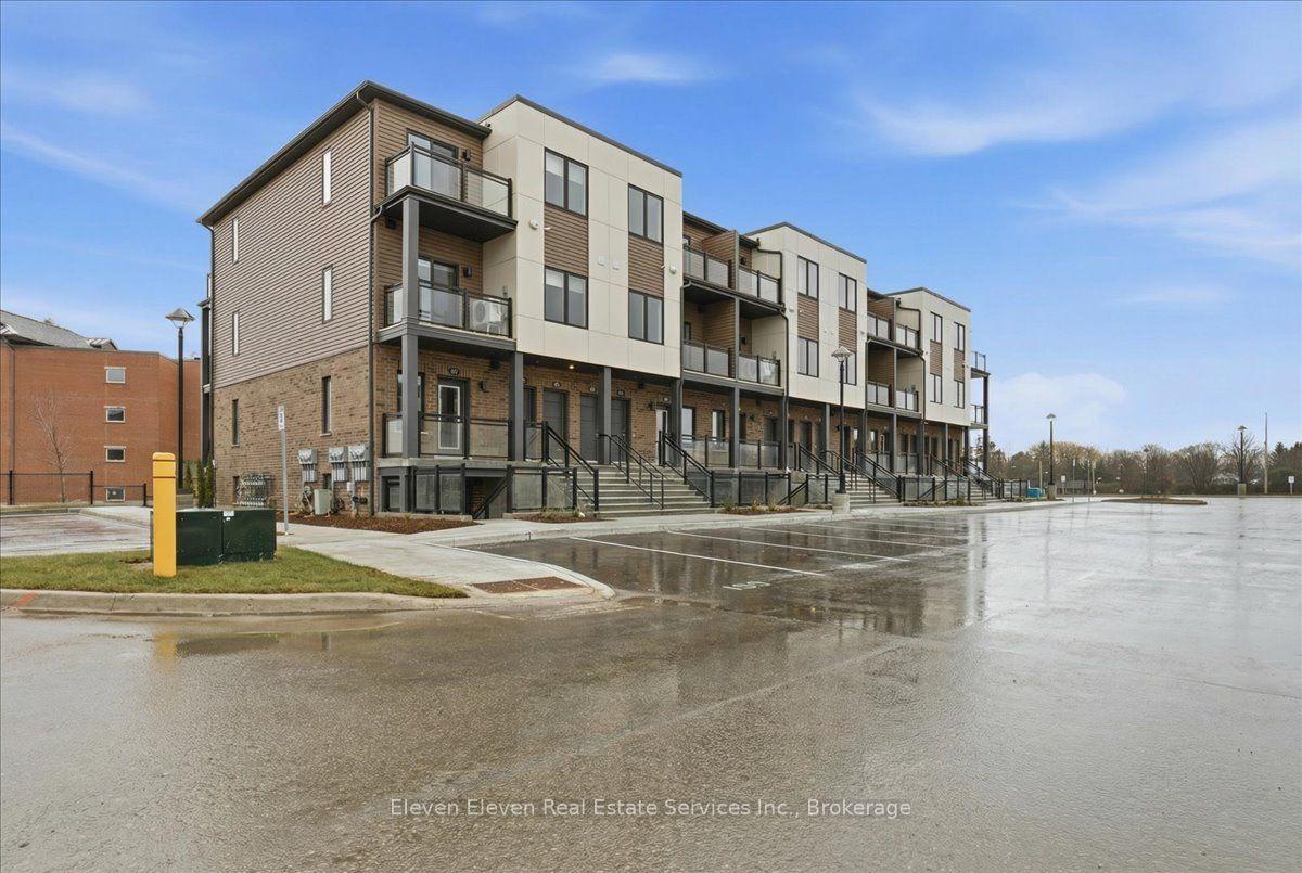 940 St. David Street N 111 #111 — photo 1