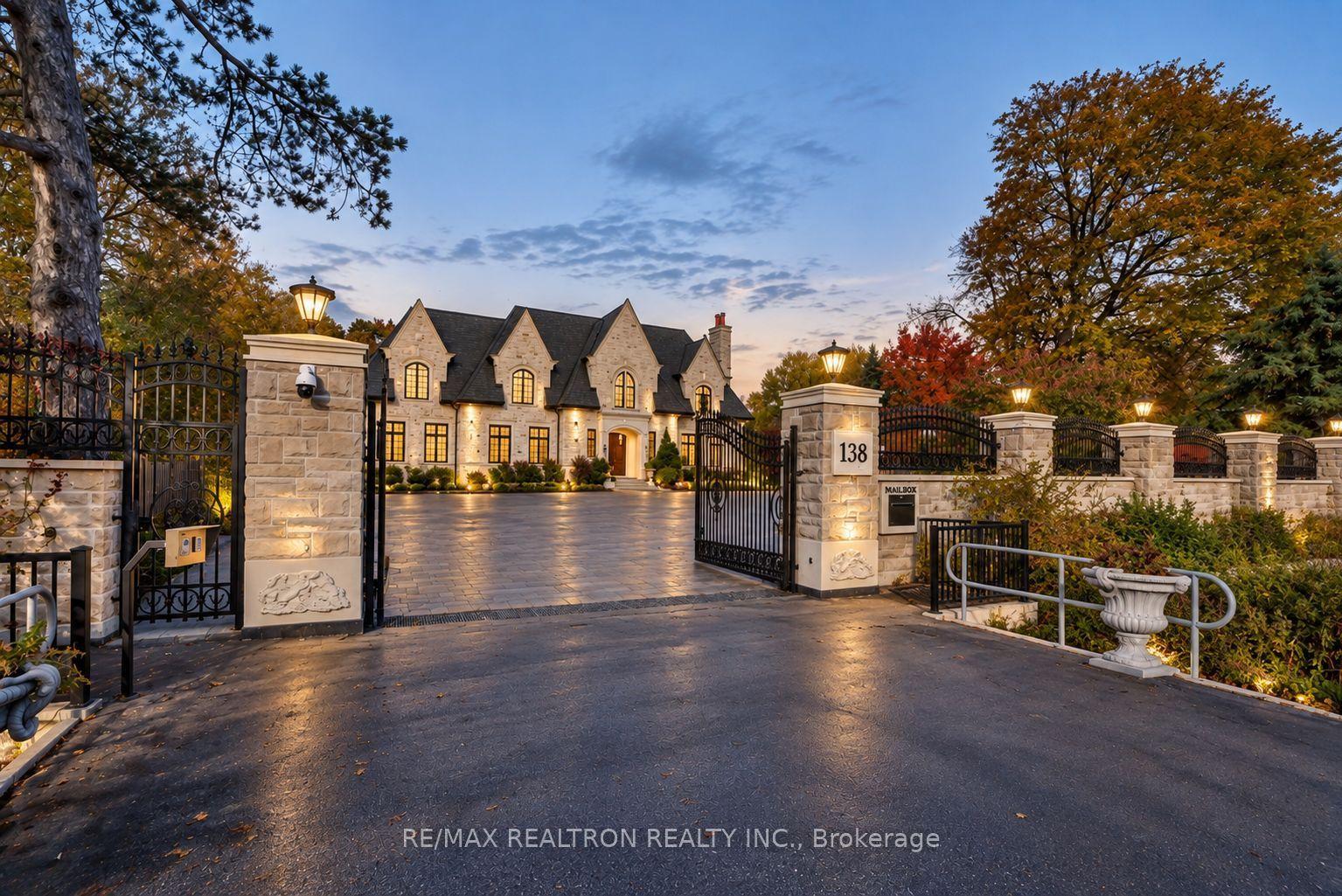 138 Centre Street, Vaughan — Detached for sale, photo 1