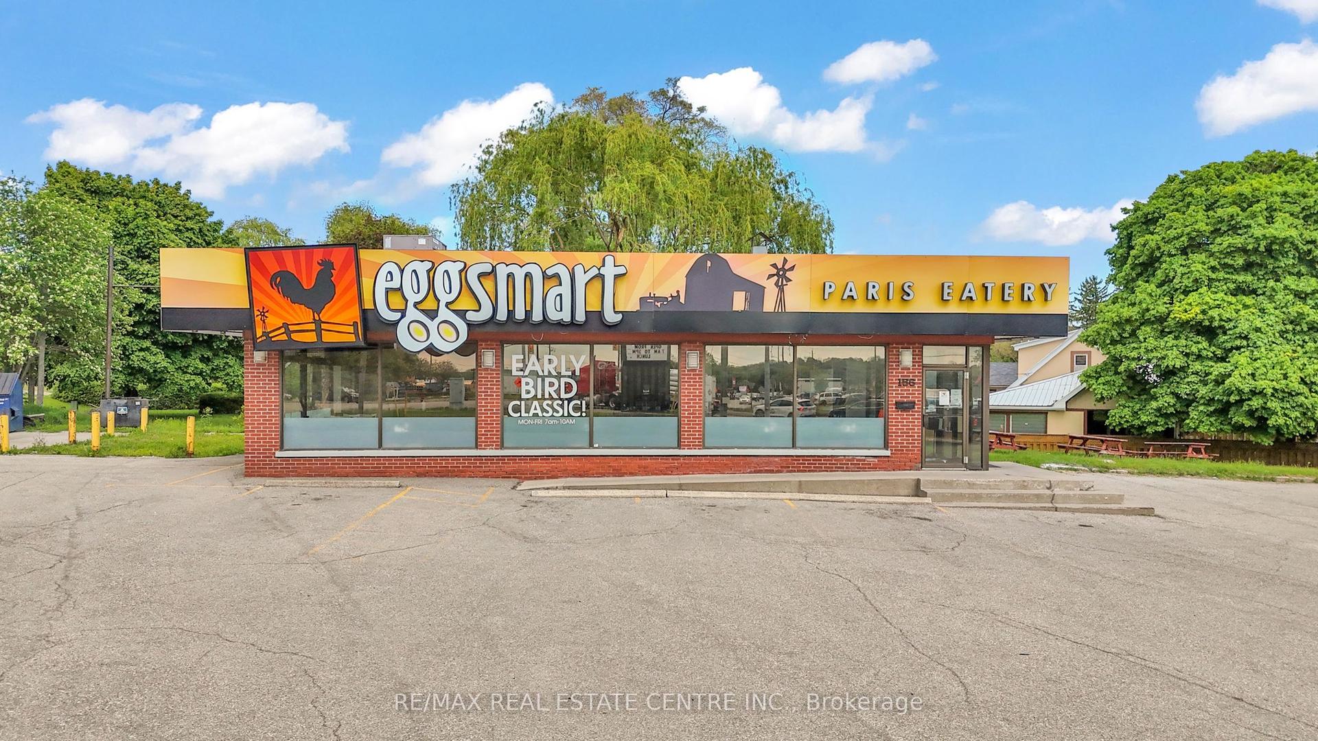 156 Dundas Street E — photo 1