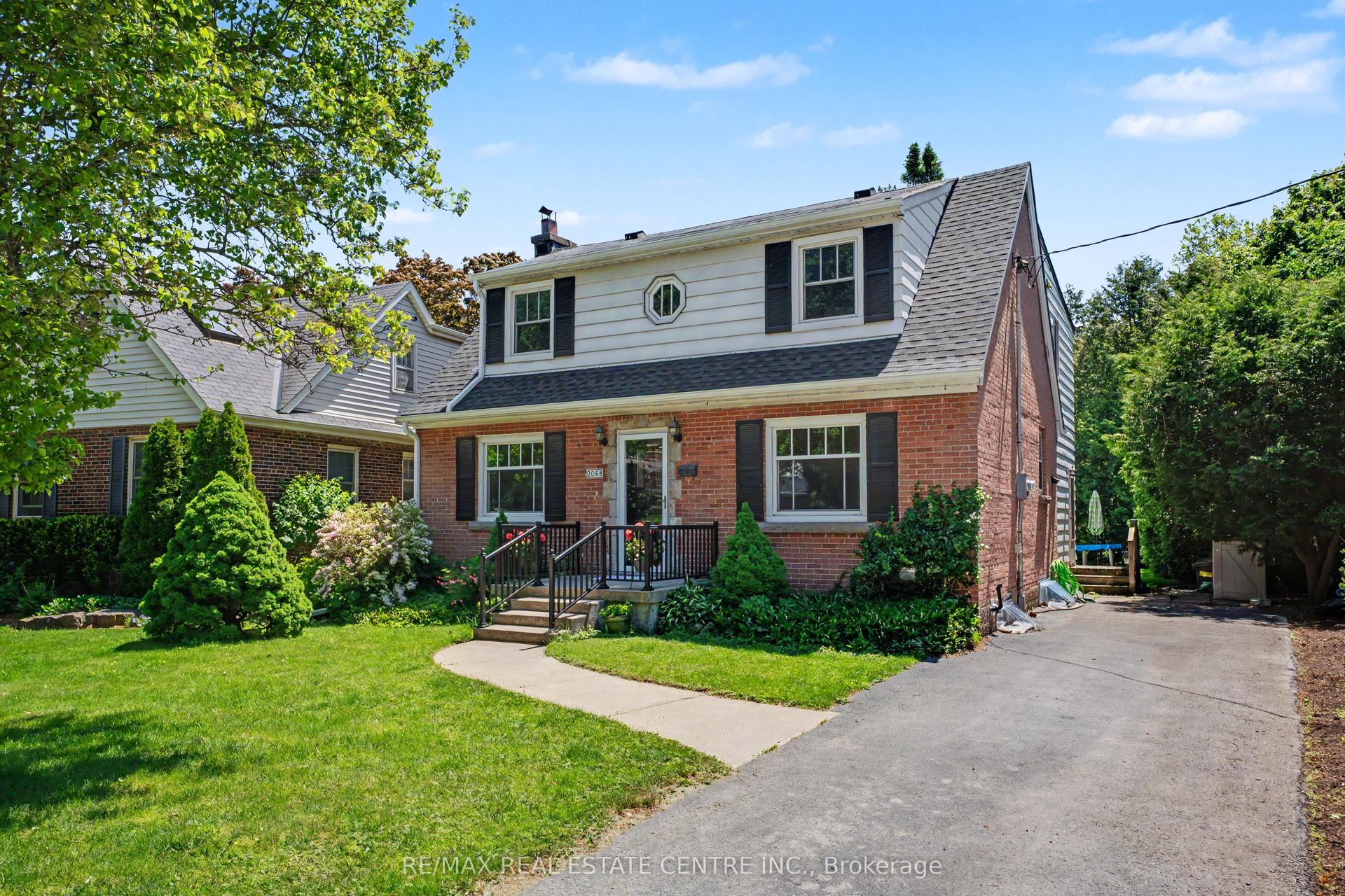 2068 Wellington Avenue — photo 1