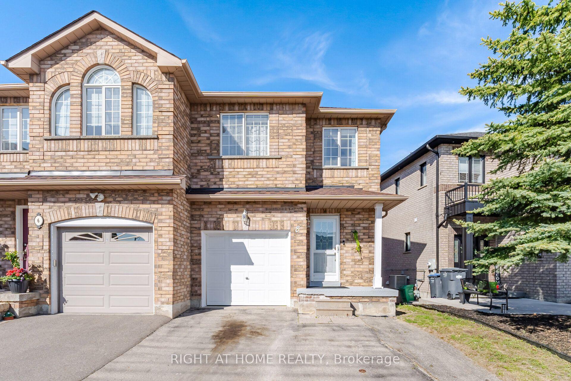 8 Richelieu Court — photo 1