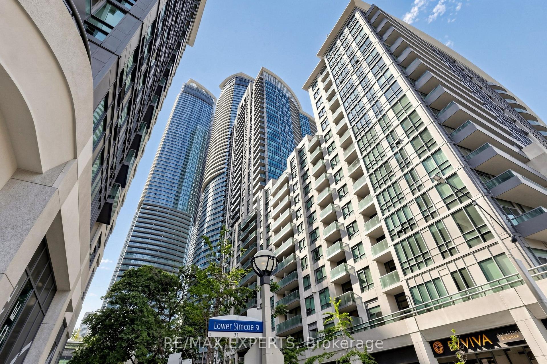 19 Grand Trunk Crescent 1012 #1012 — photo 1
