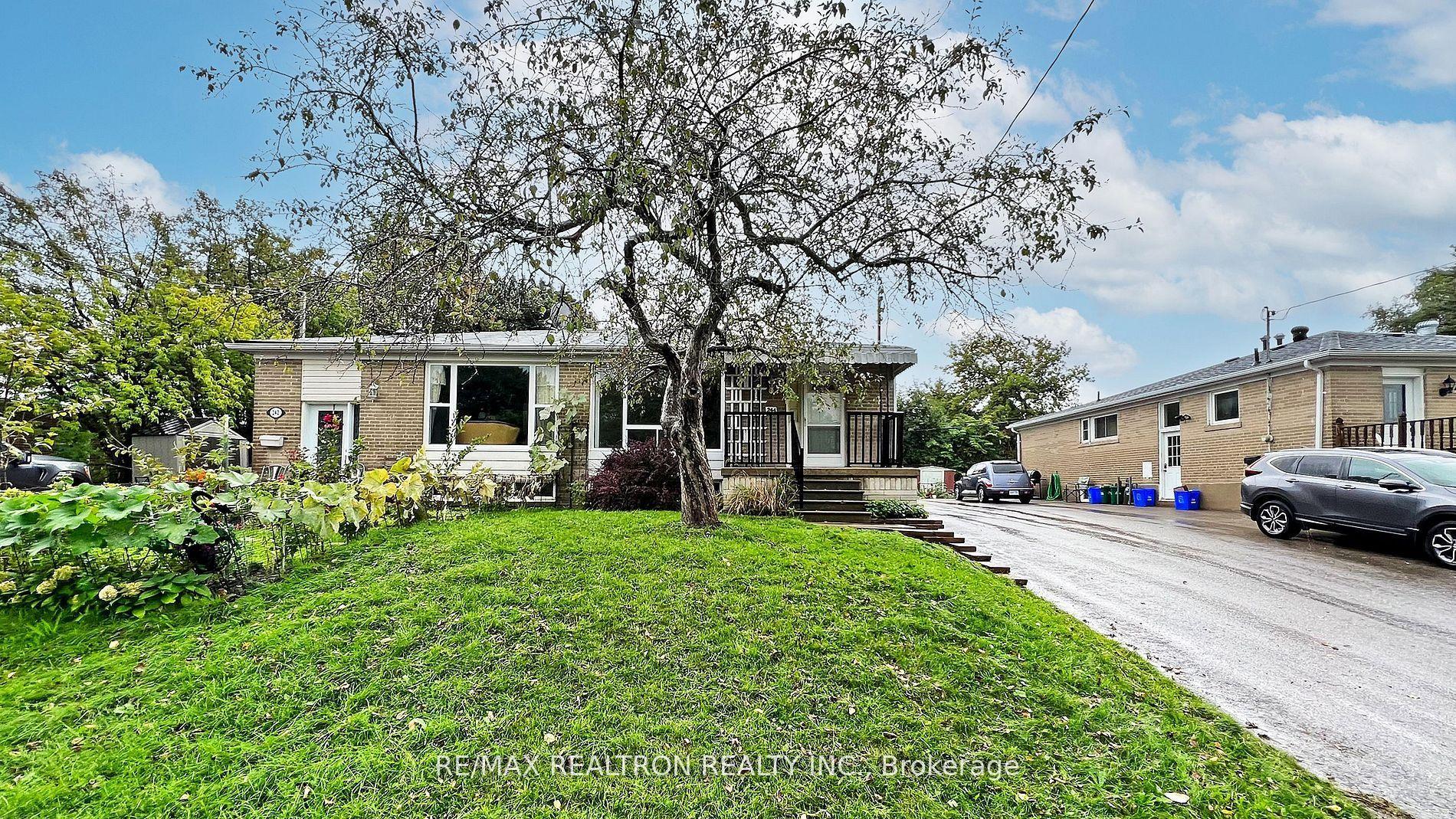 244 Browndale Crescent Main #Main — photo 1