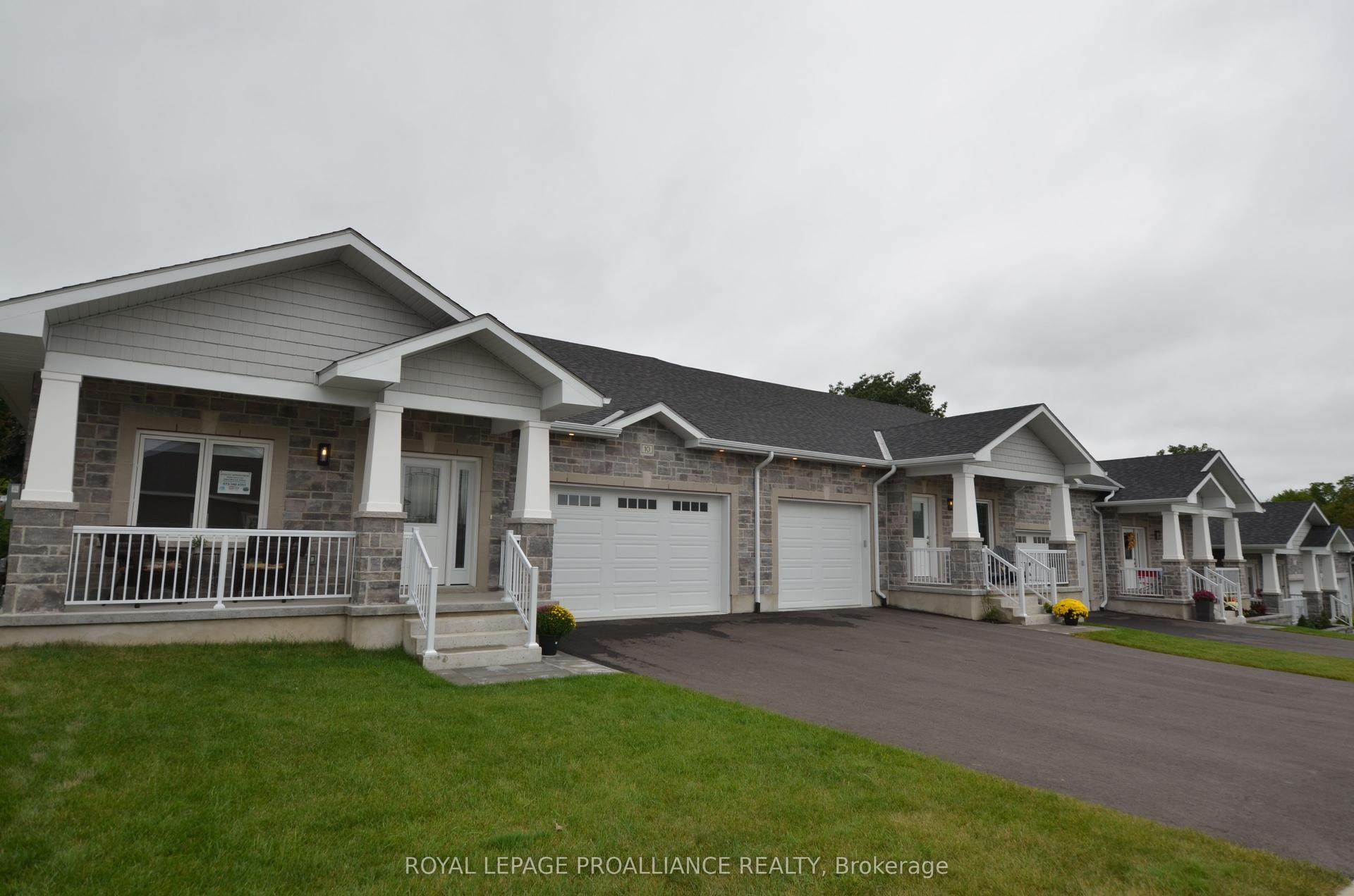 31 Douglas Marshall Crescent, Brockville — Townhouse for sale, photo 1