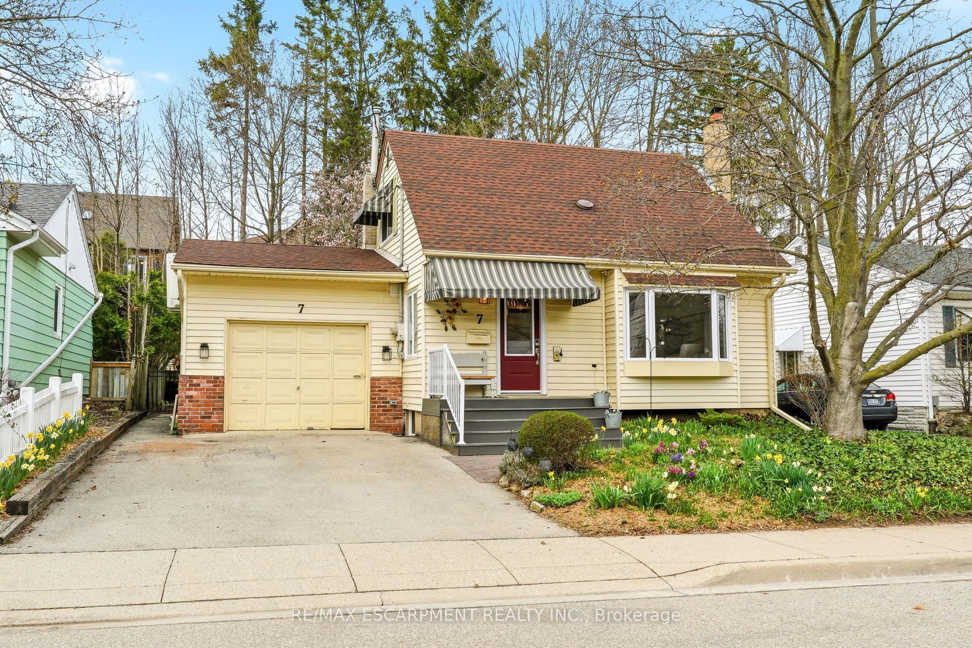 7 Central Park Avenue — photo 1