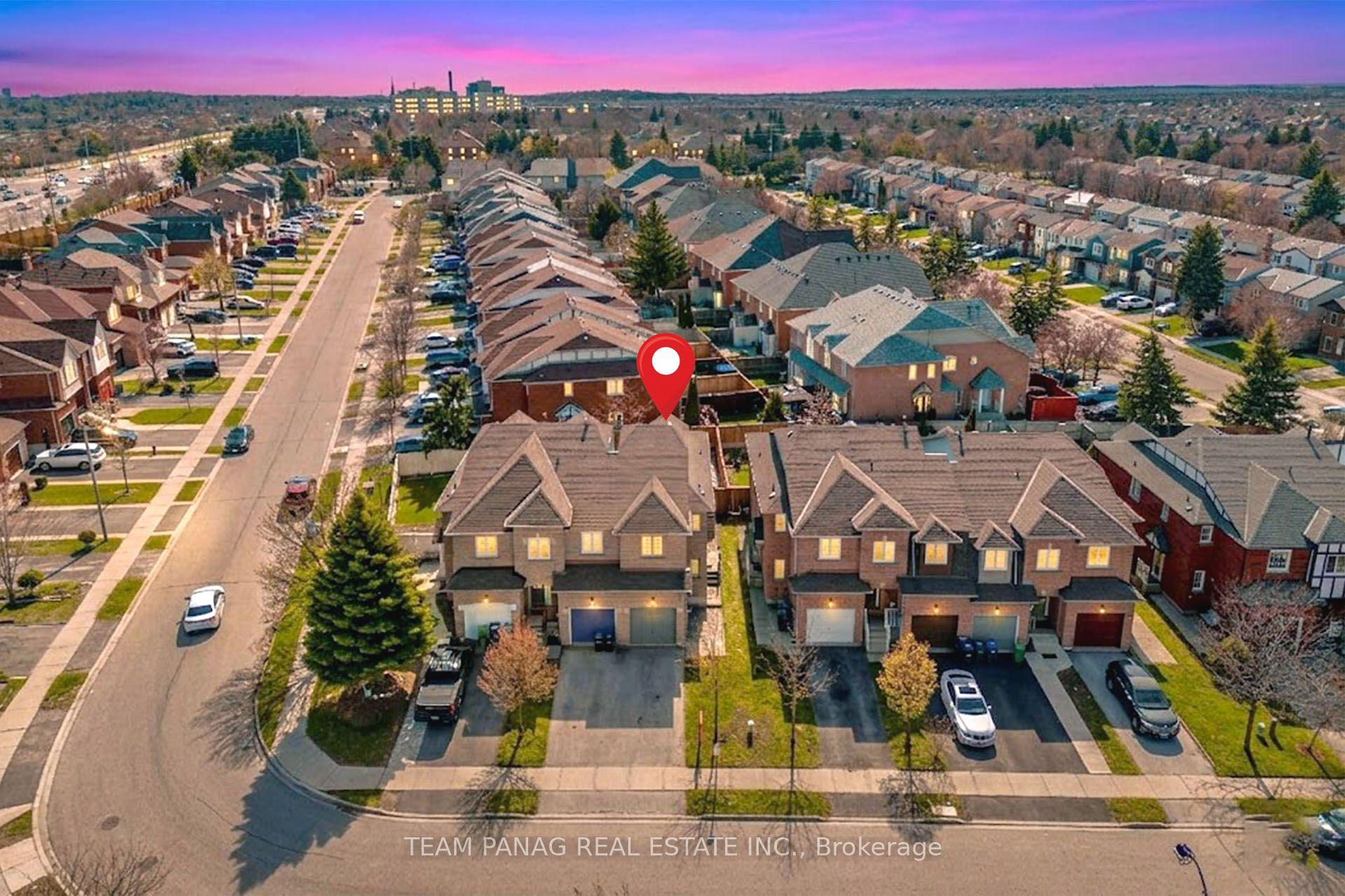 25 Ural Circle, Brampton — Townhouse for sale, photo 1