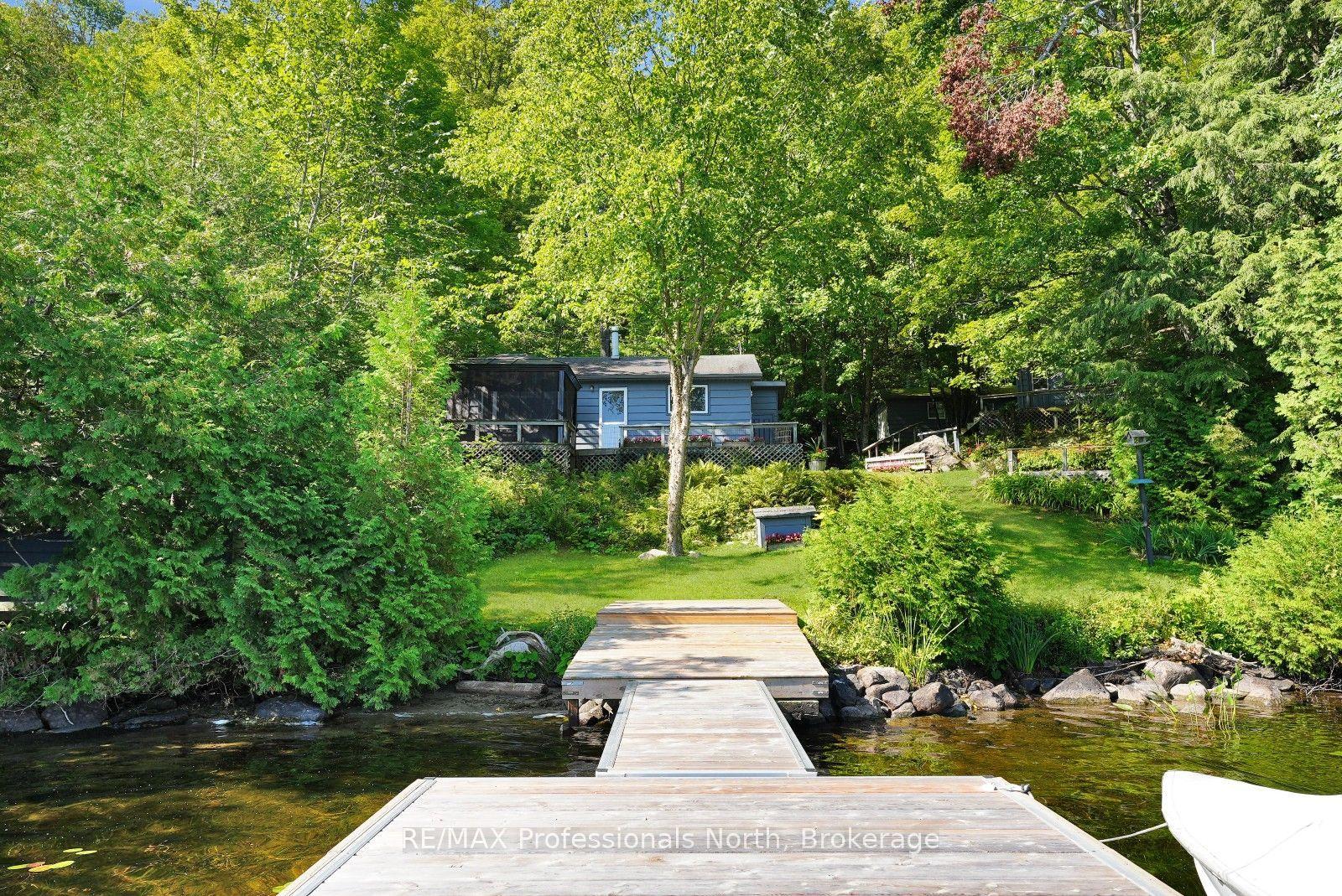 1017 Pickerel Lane, Highlands East — Detached for sale, photo 1
