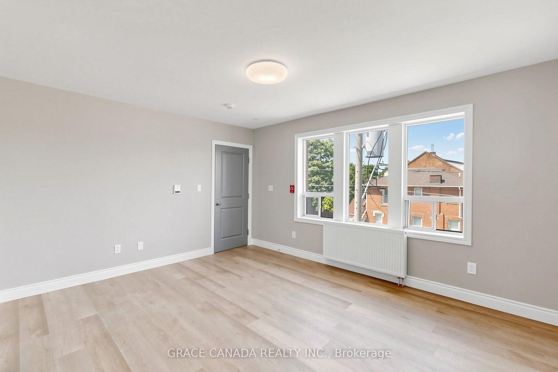 71 Sanford Avenue S, Hamilton — Multiplex for lease, photo 1