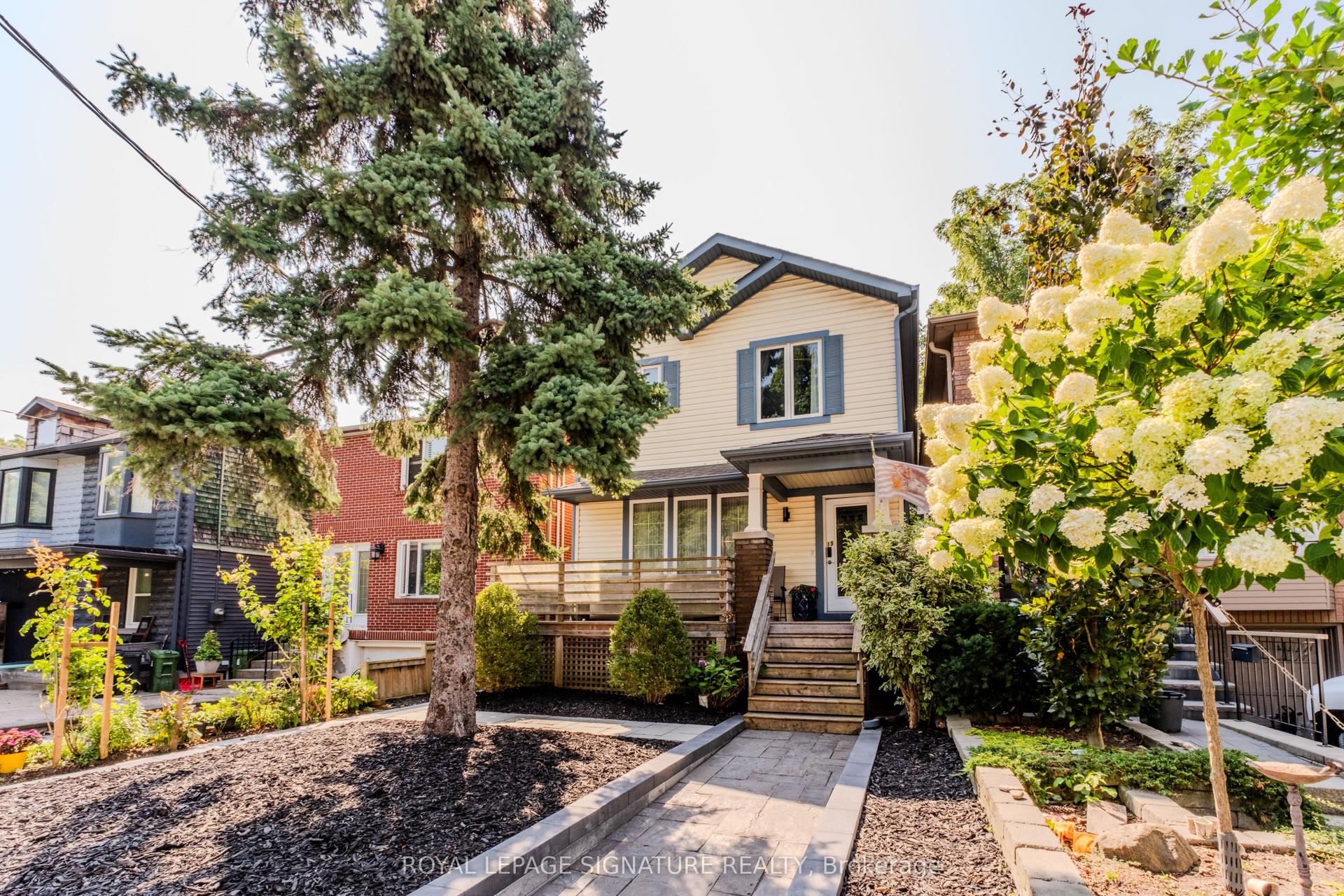 15 Battenberg Avenue, Toronto — Detached for lease, photo 1