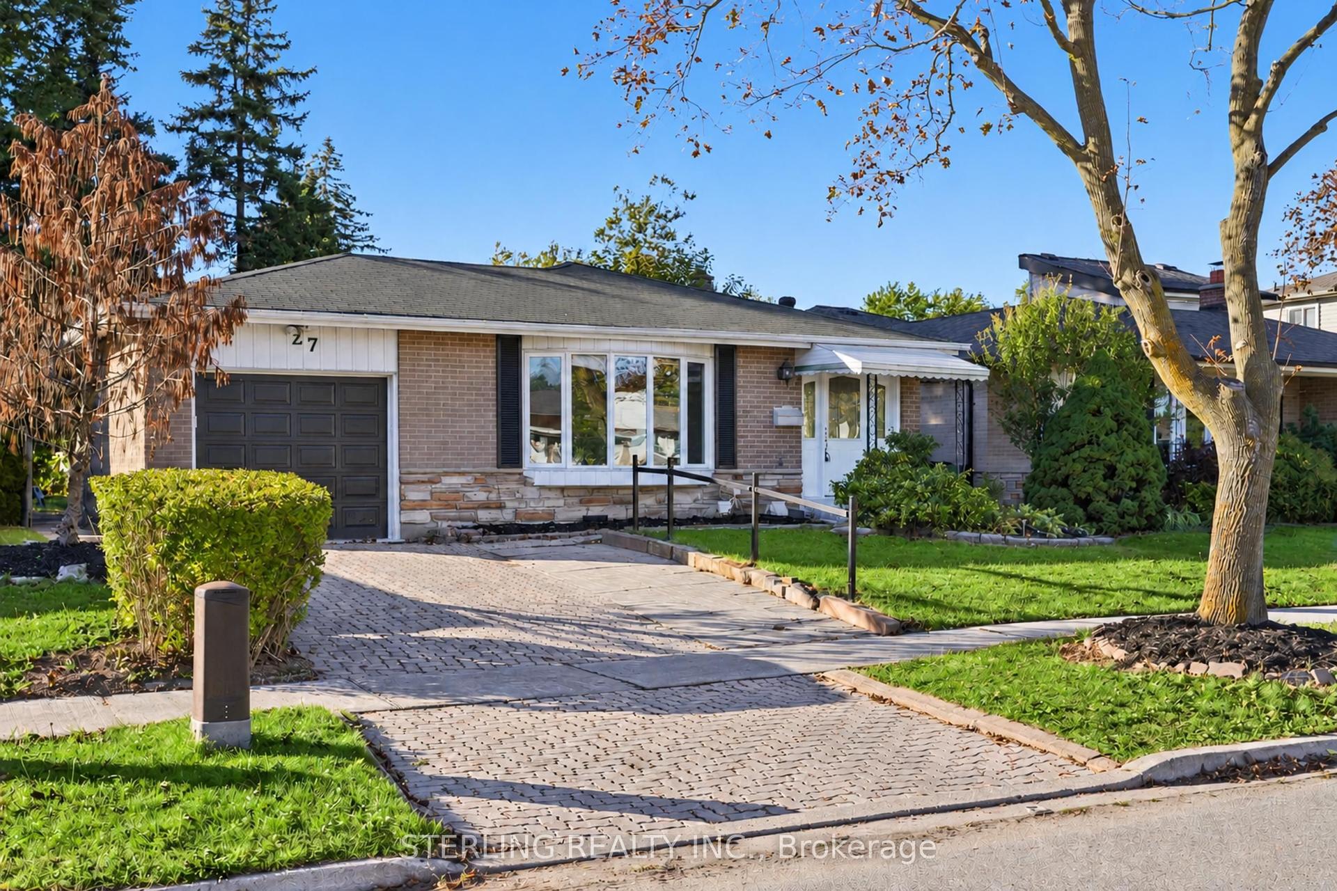 27 Oakmeadow Boulevard, Toronto — Detached for sale, photo 1