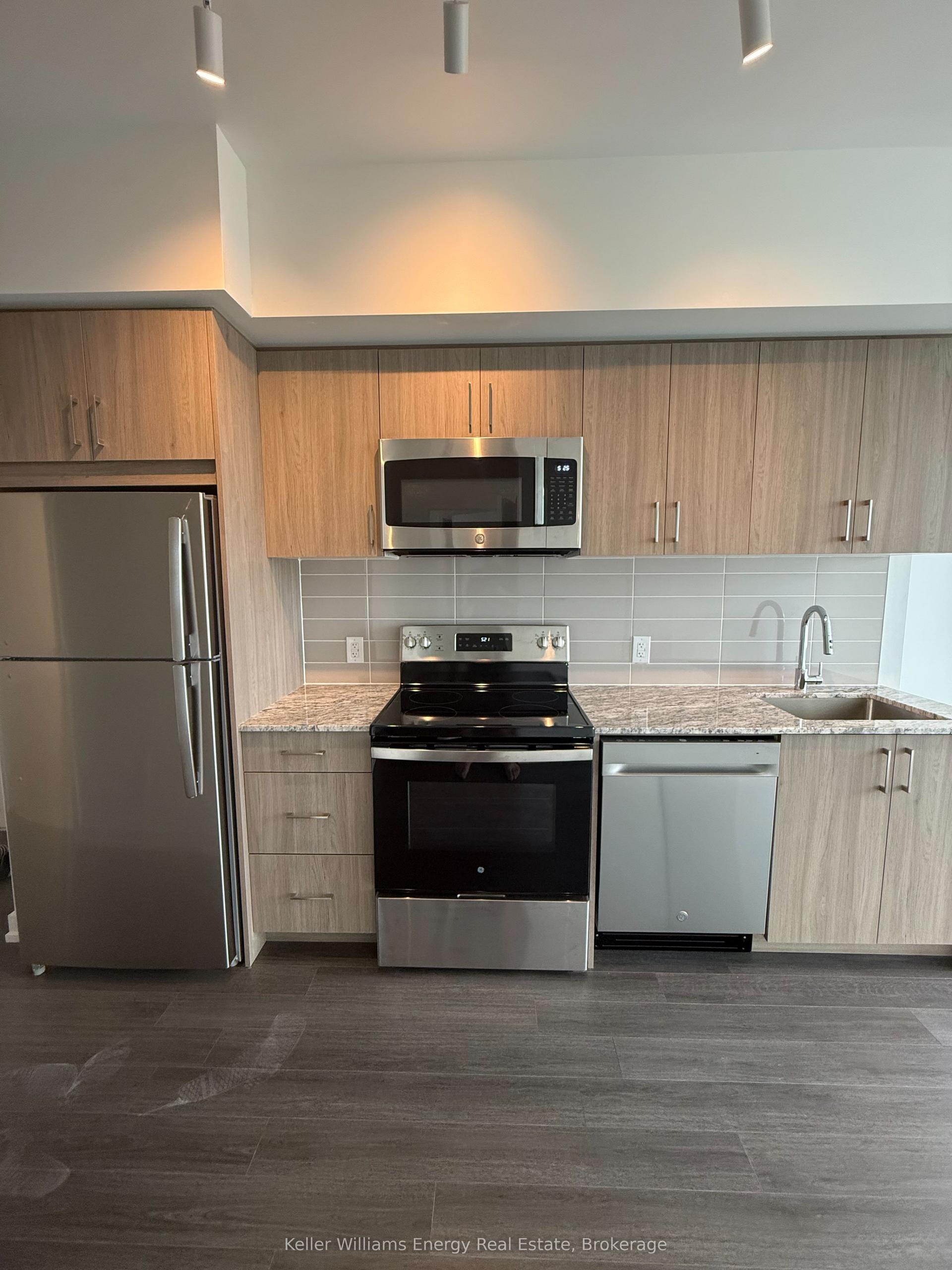 4010 Eglinton Avenue W 713 #713, Toronto — Condo for lease, photo 1