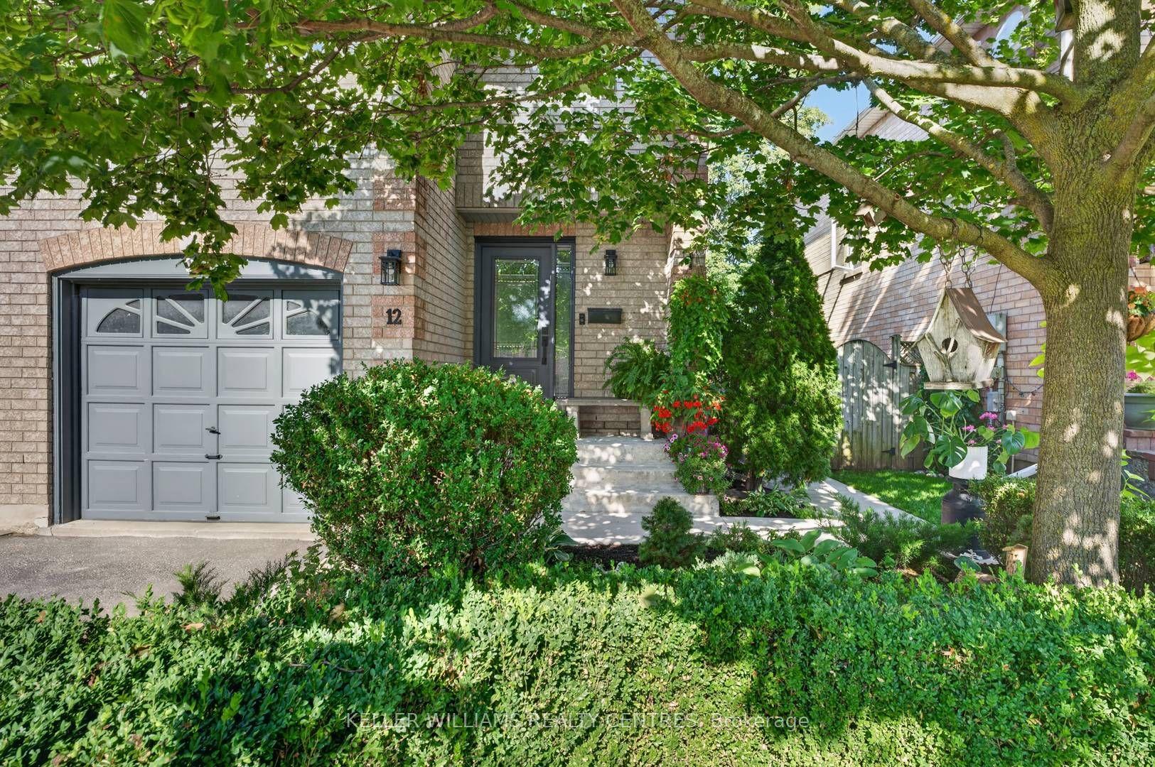 12 Lancaster Court, Georgina — Townhouse for sale, photo 1