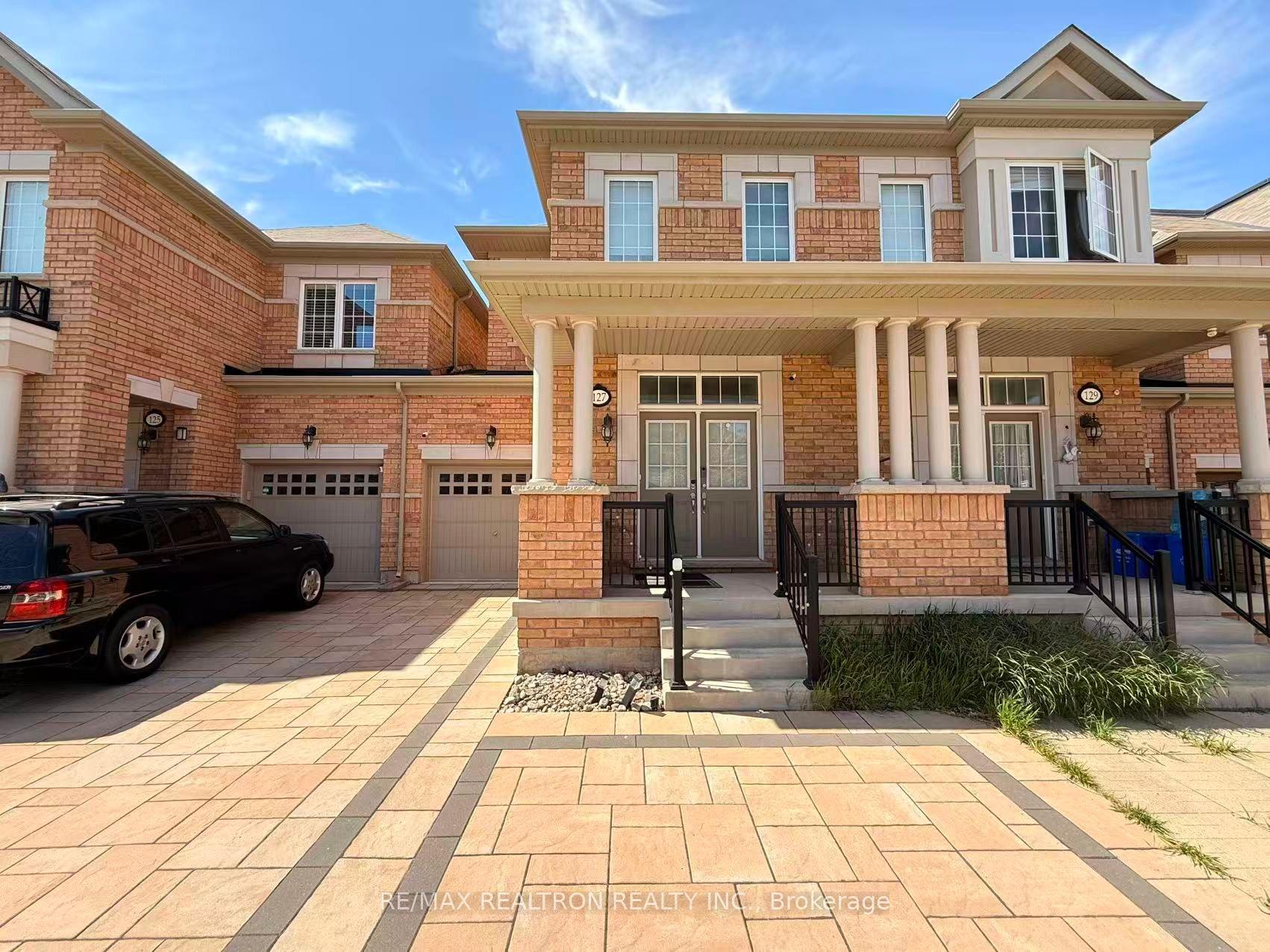 127 Orchardcroft Road — photo 1