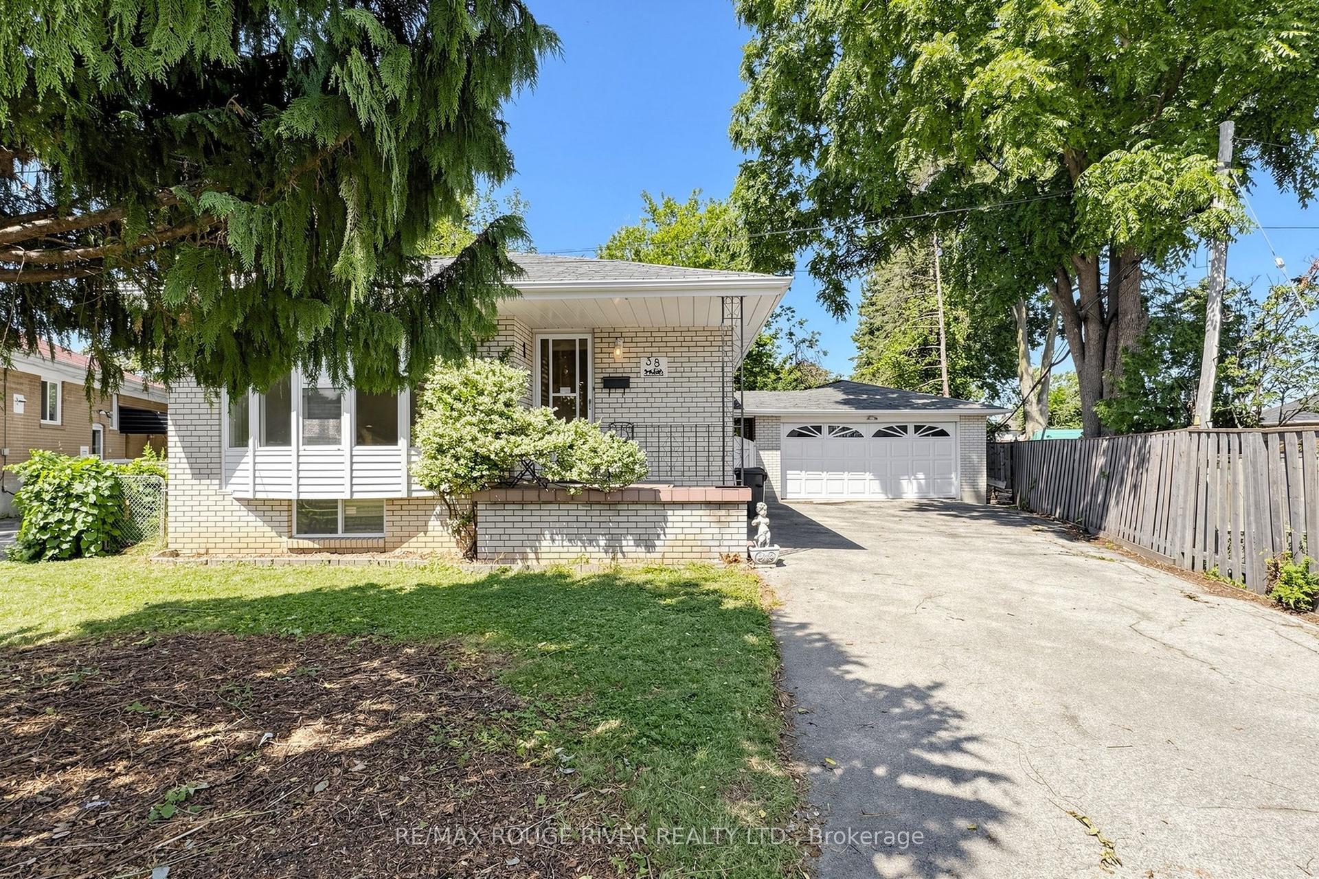 38 Lombardy Crescent, Toronto — Detached for sale, photo 1