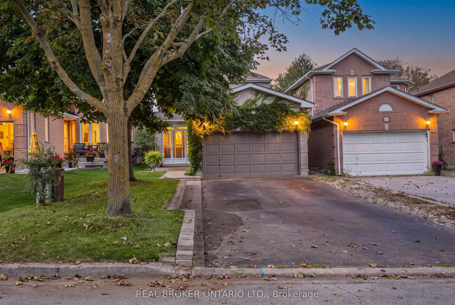 408 Flanagan Court, Newmarket — Detached for sale, photo 1