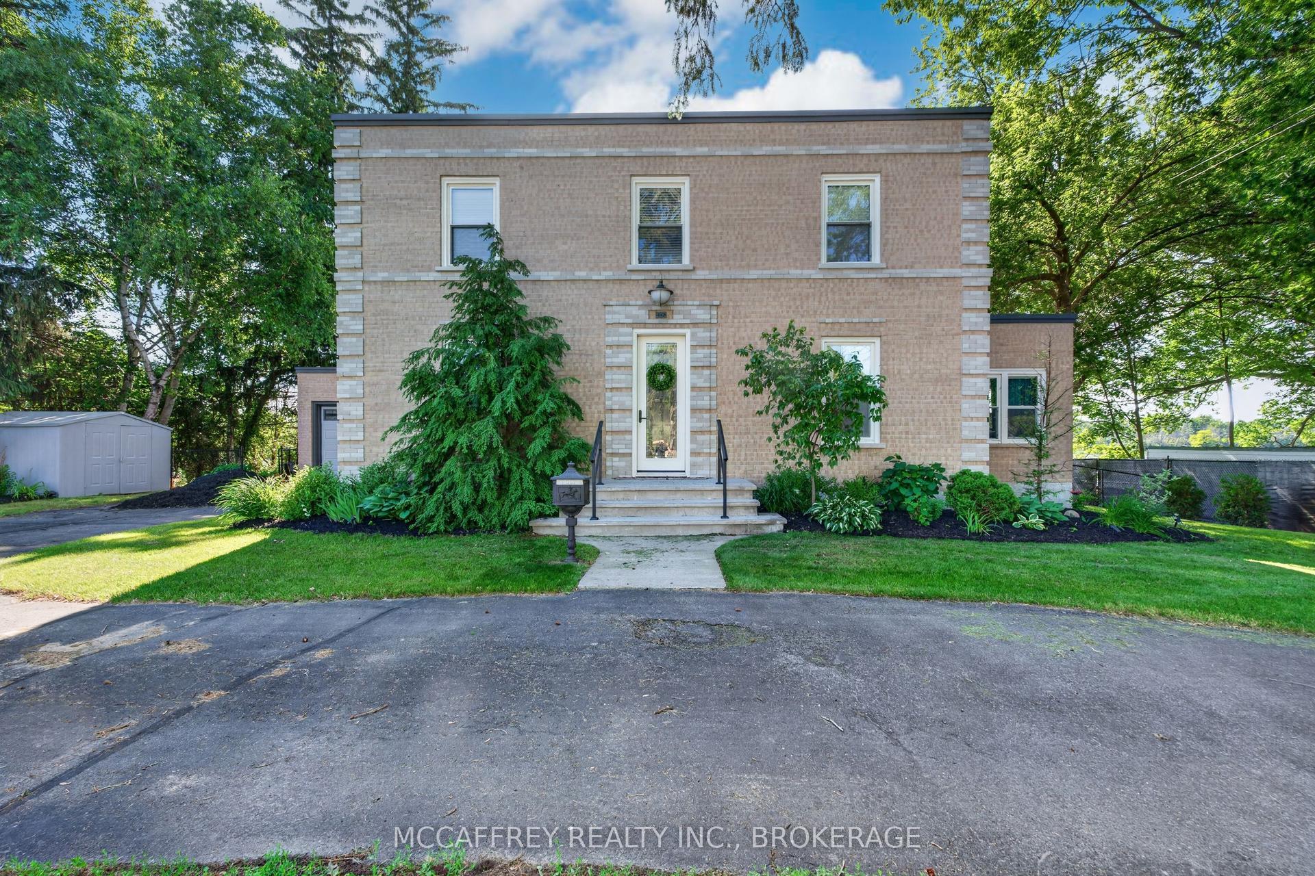 442 DUNDAS Street W — photo 1