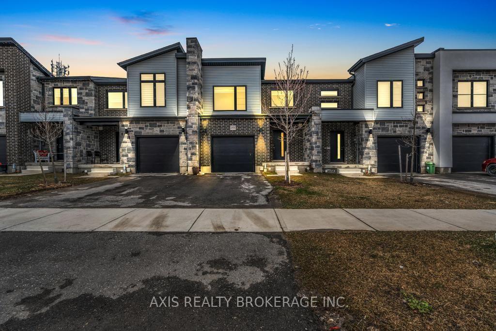 2978 Turner Crescent, London South — Townhouse for lease, photo 1