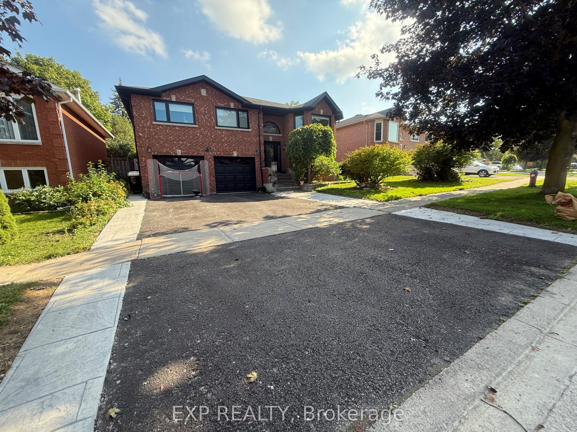 52 Compton Crescent, Bradford West Gwillimbury — Detached for lease, photo 1