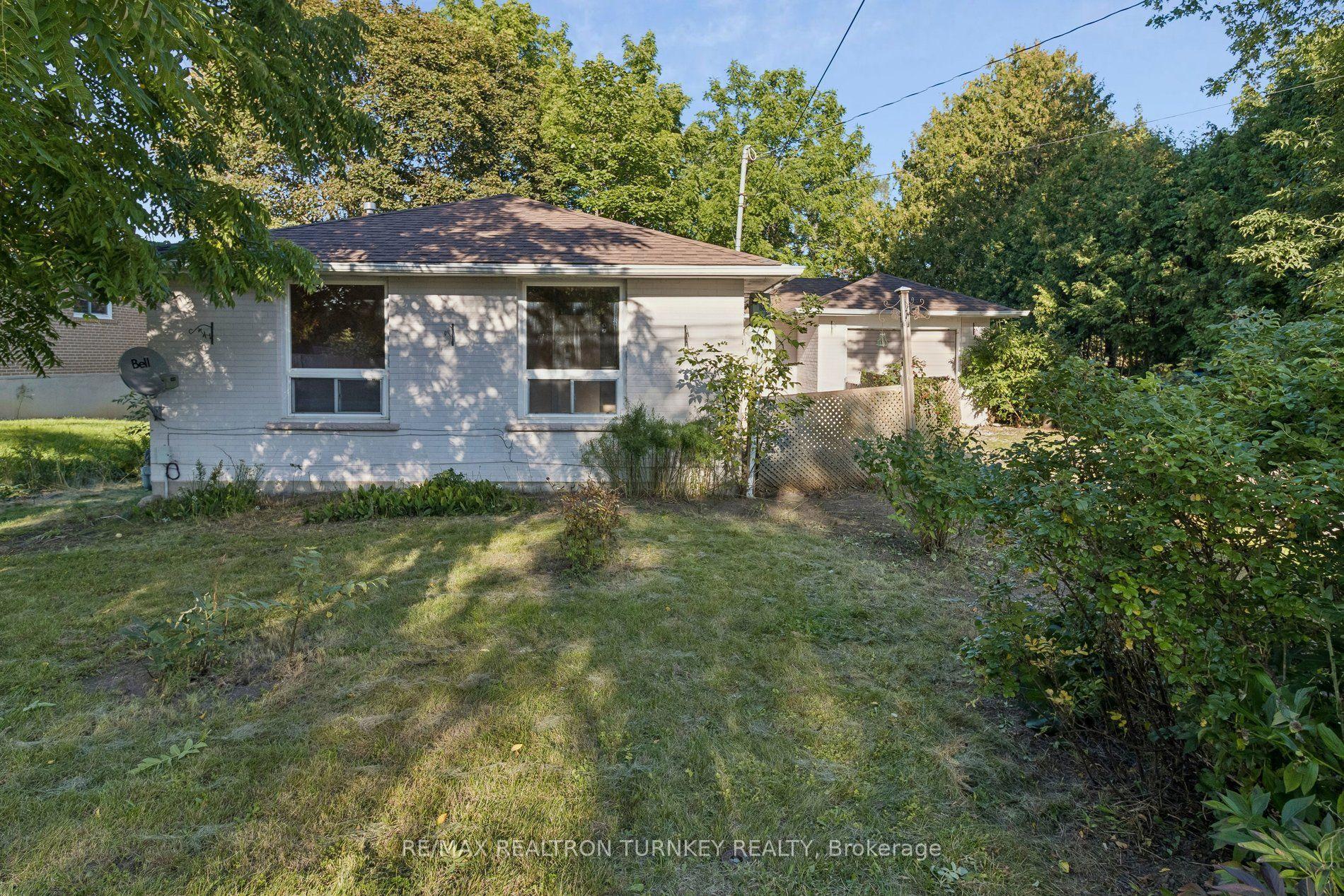 105 Bolton Avenue, Newmarket — Detached for sale, photo 1