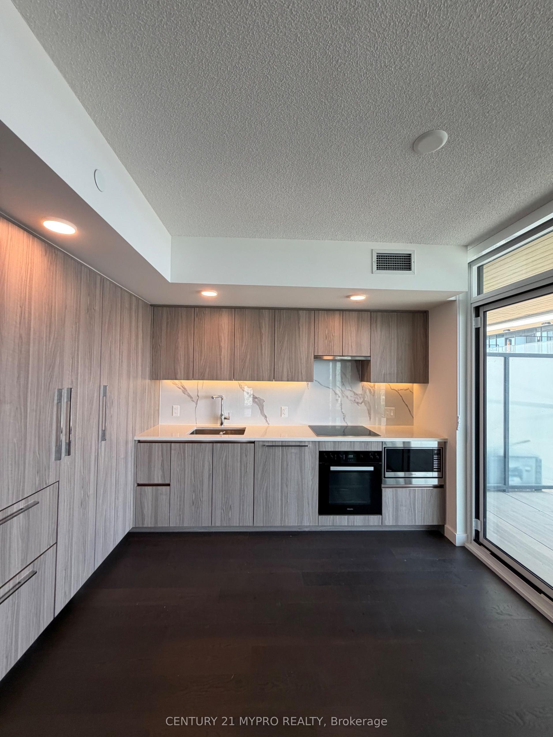 1 Concord Cityplace Way 6208 #6208, Toronto — Condo for lease, photo 1
