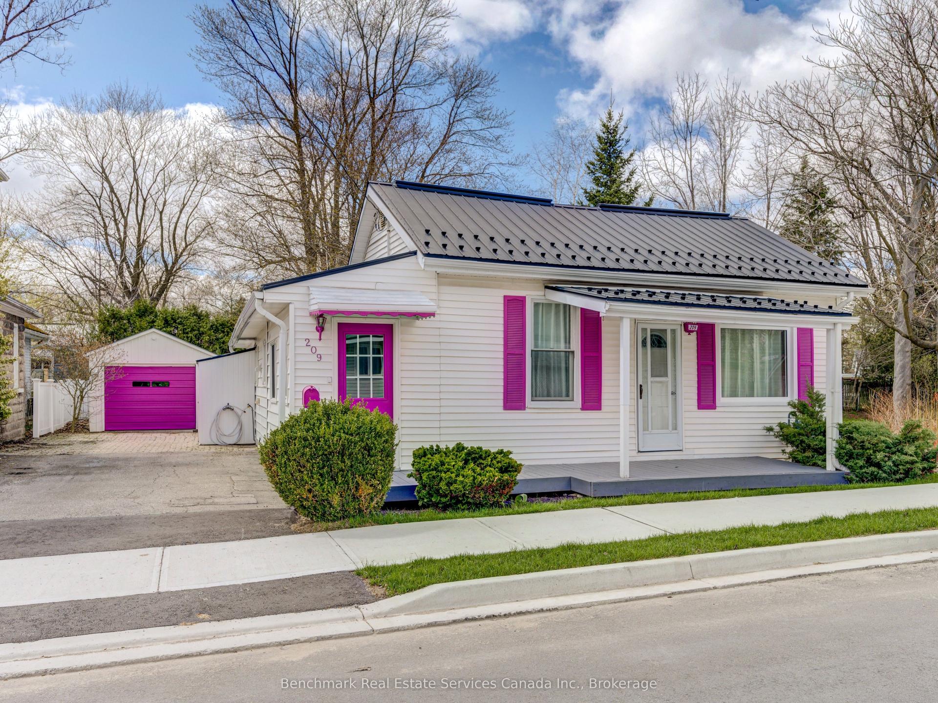 209 Water Street — photo 1