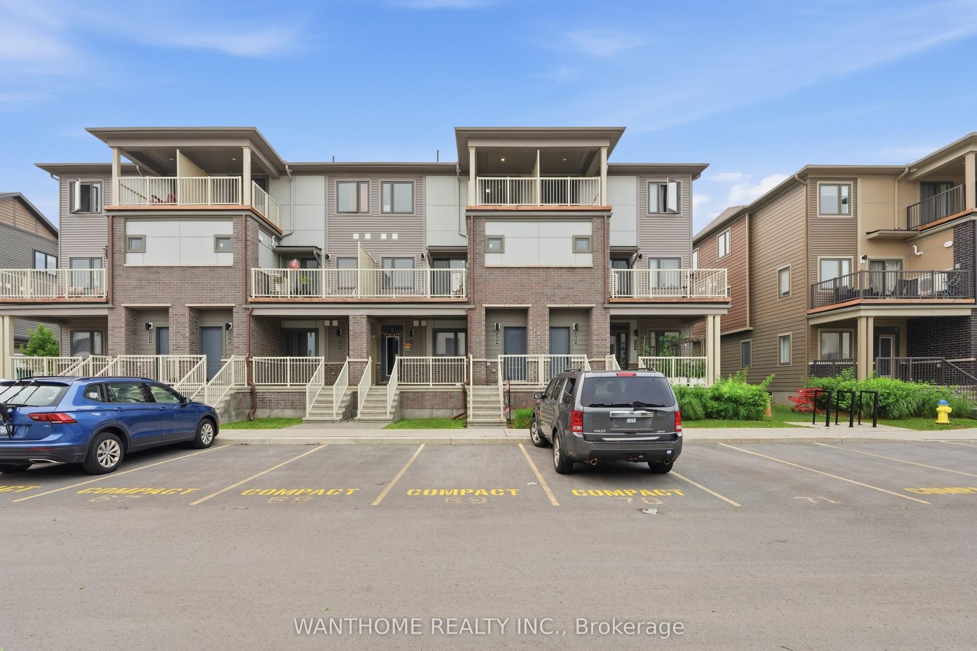 264 ANYOLITE Private, Barrhaven — Condo Town for sale, photo 1