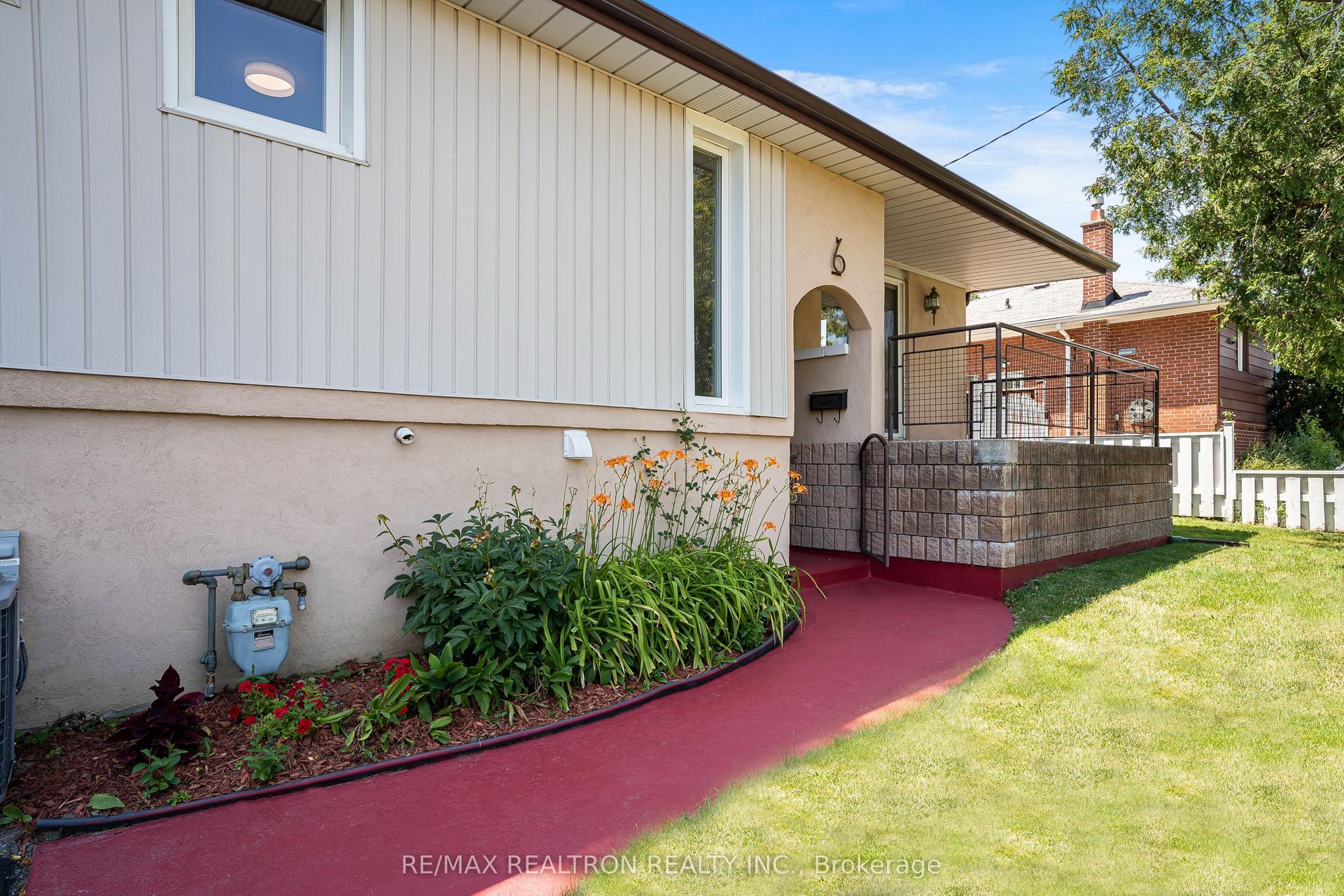 6 Stephenfrank Road, Toronto — Detached for sale, photo 1